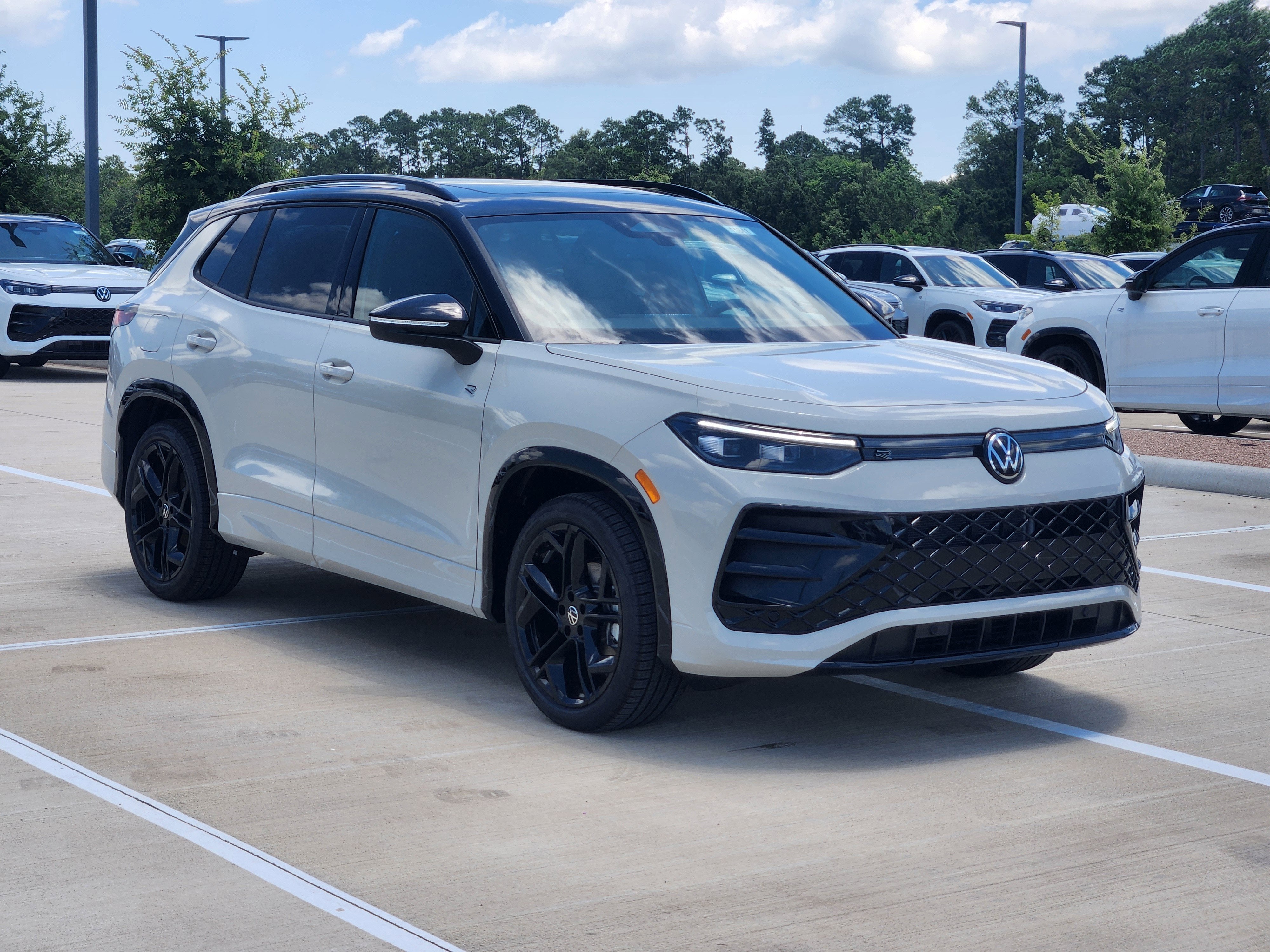2026 Volkswagen Tiguan SE R-Line Black