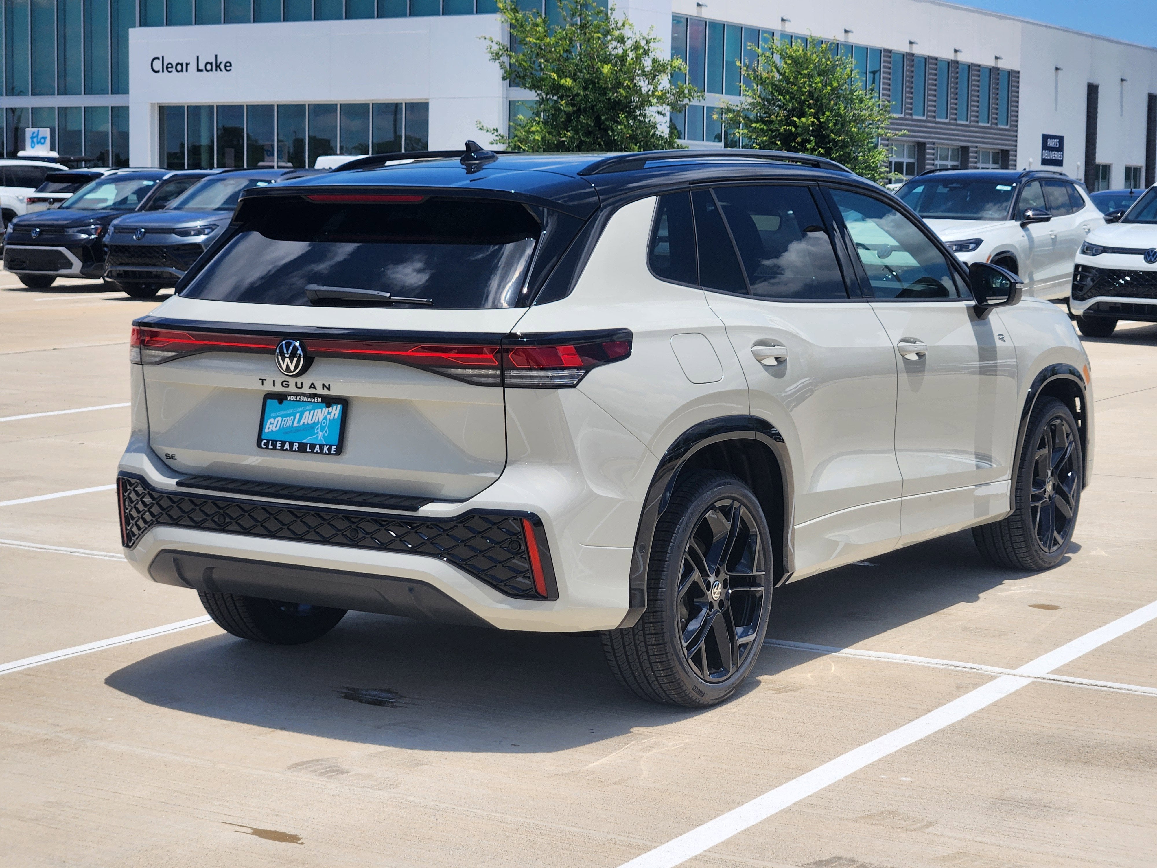 2026 Volkswagen Tiguan SE R-Line Black
