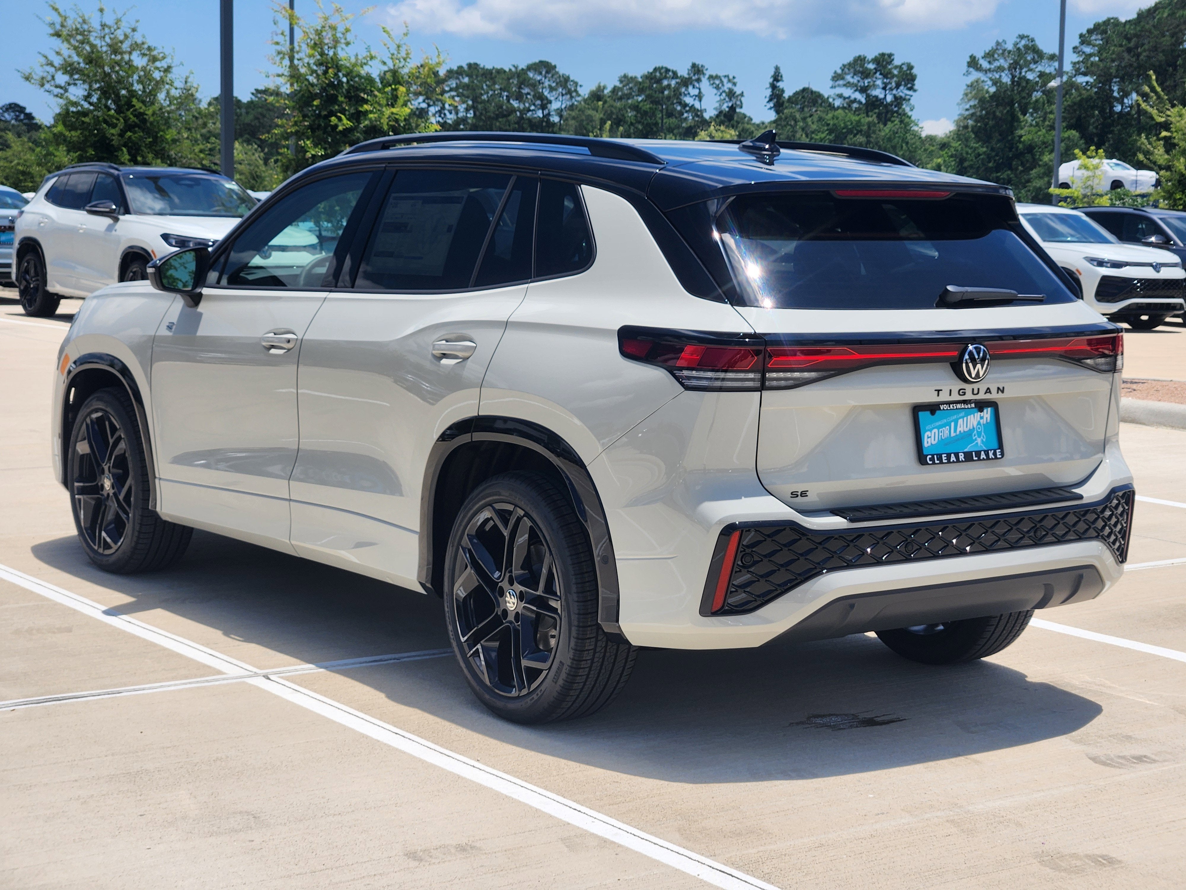 2026 Volkswagen Tiguan SE R-Line Black
