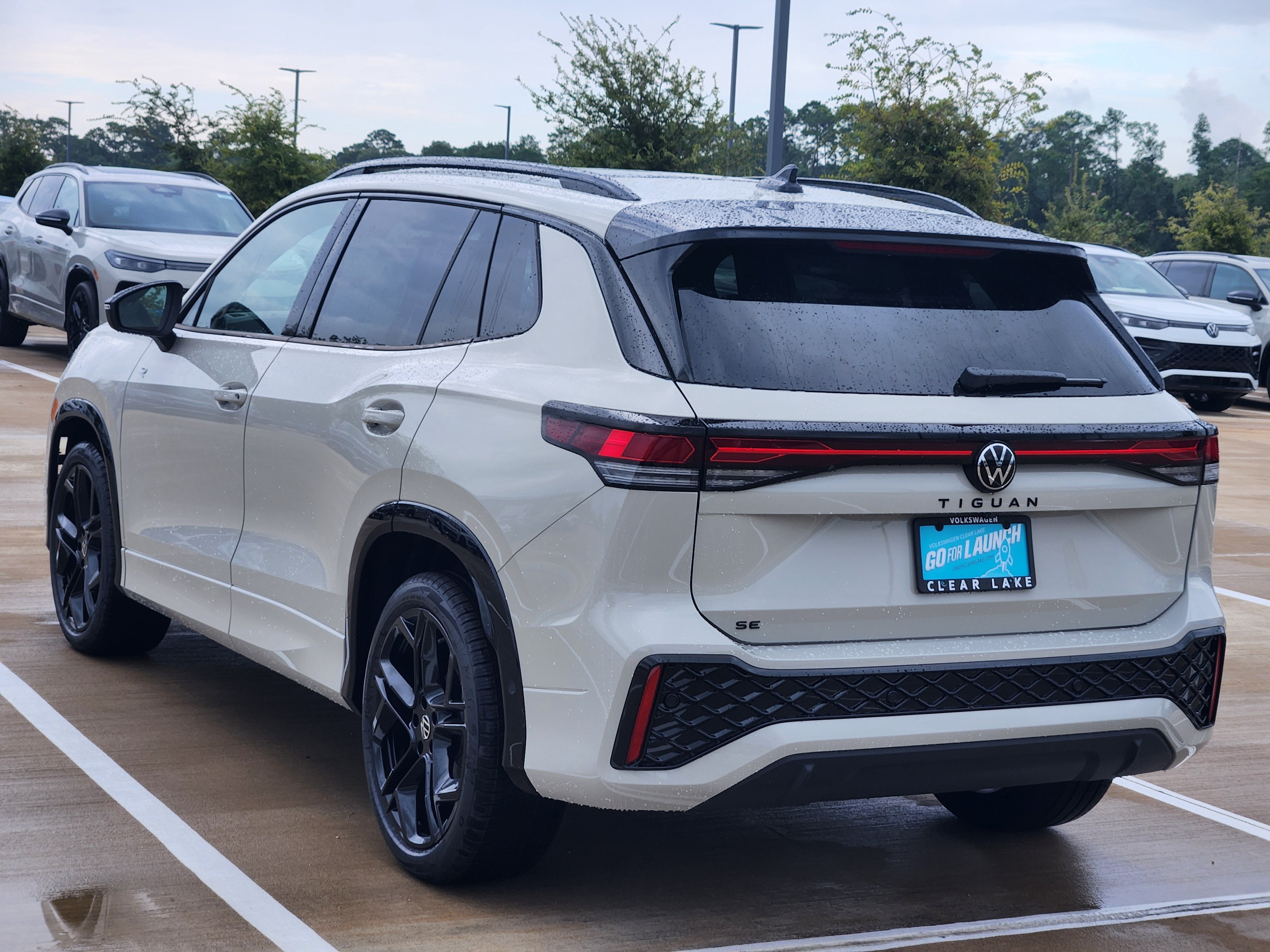 2026 Volkswagen Tiguan SE R-Line Black