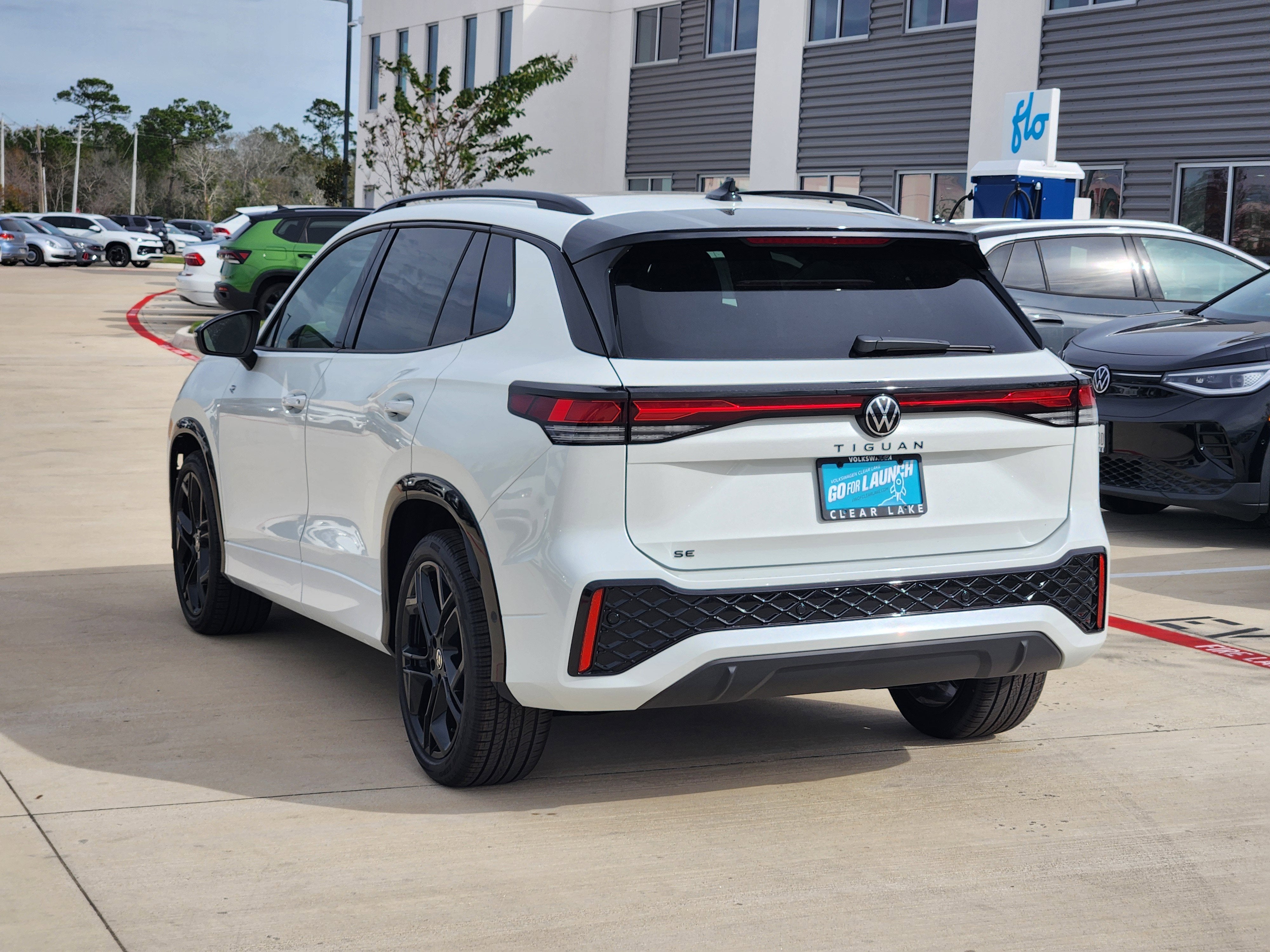 2026 Volkswagen Tiguan SE R-Line Black