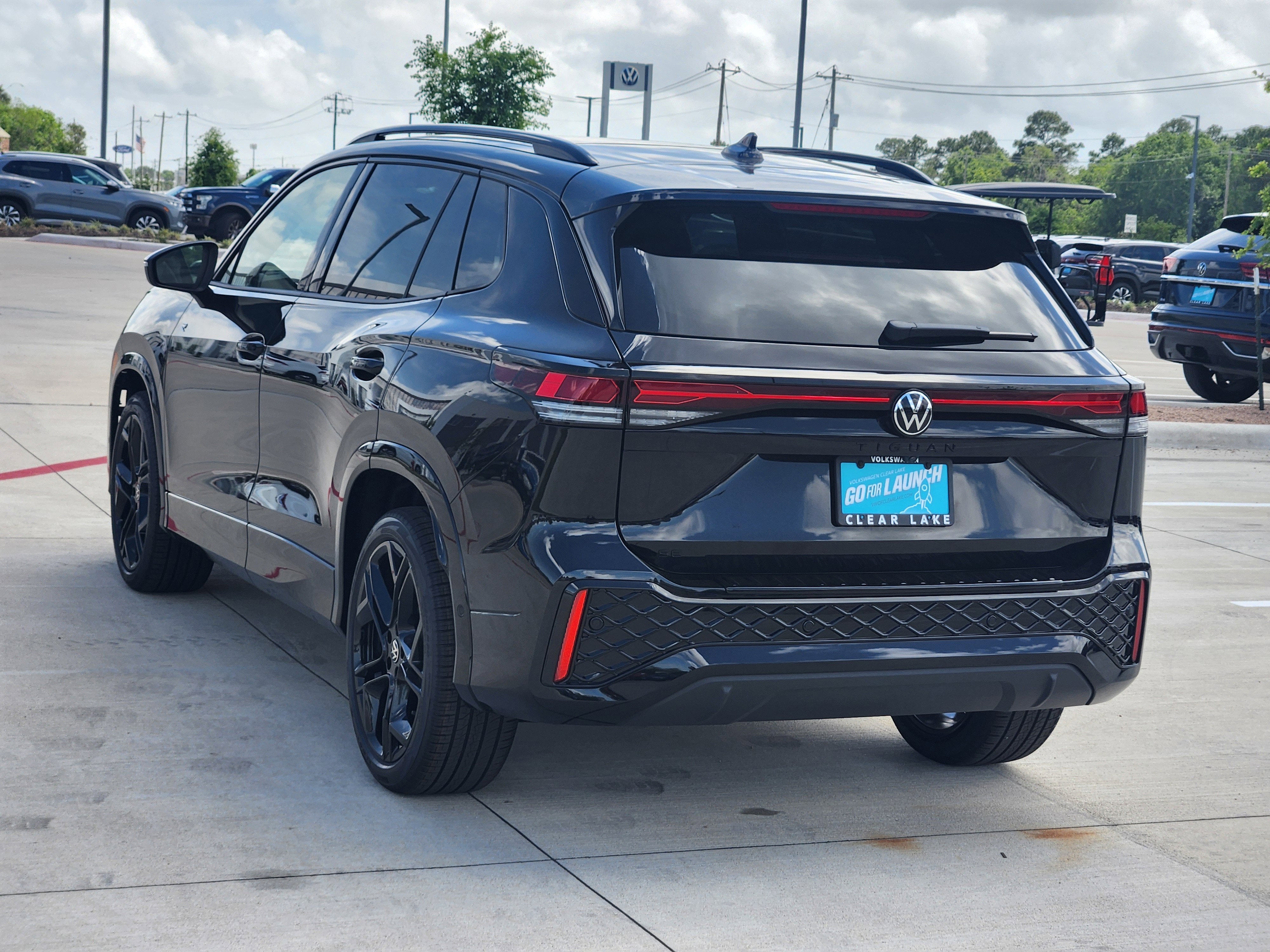 2026 Volkswagen Tiguan SE R-Line Black