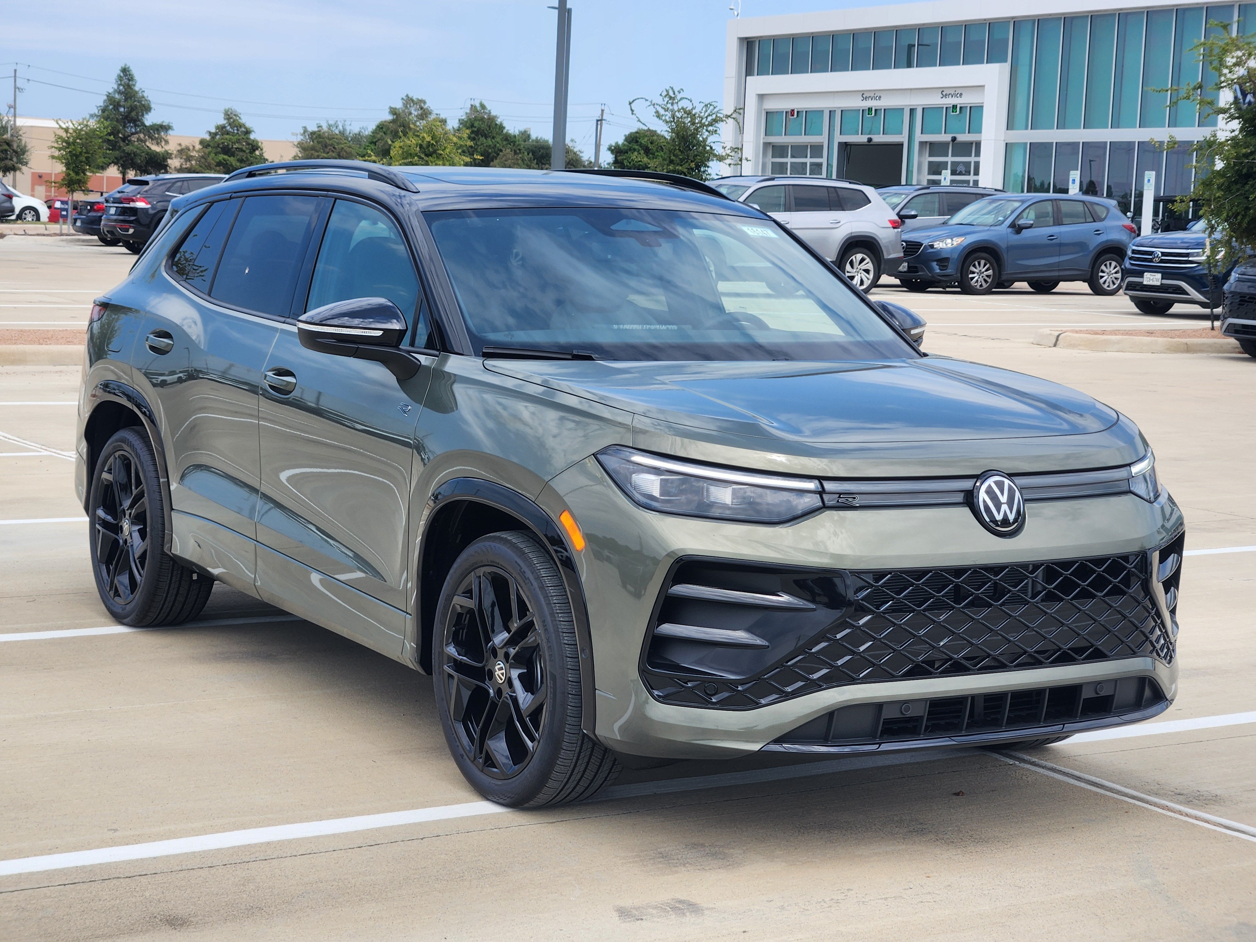 2026 Volkswagen Tiguan SE R-Line Black