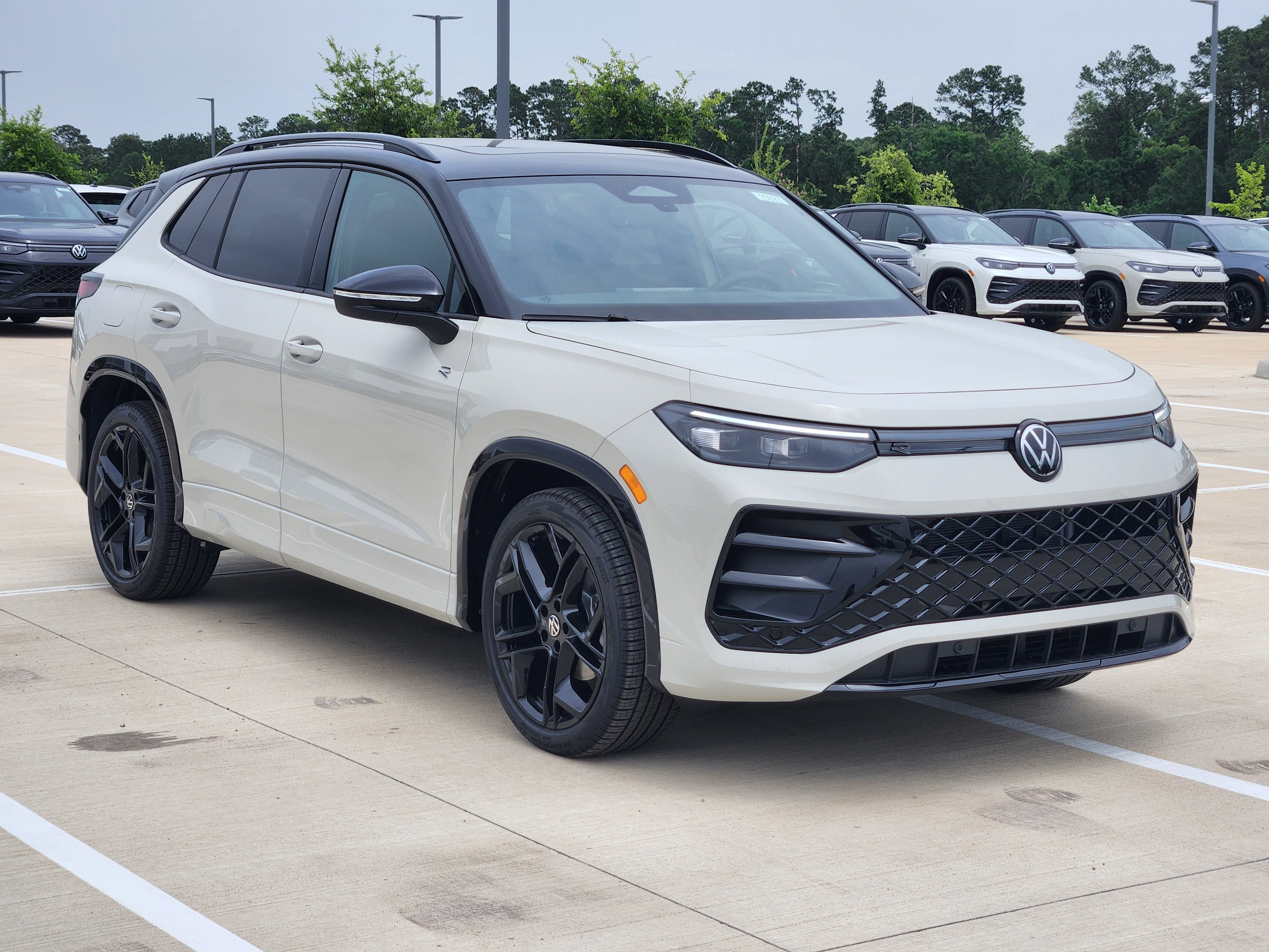 2026 Volkswagen Tiguan SE R-Line Black