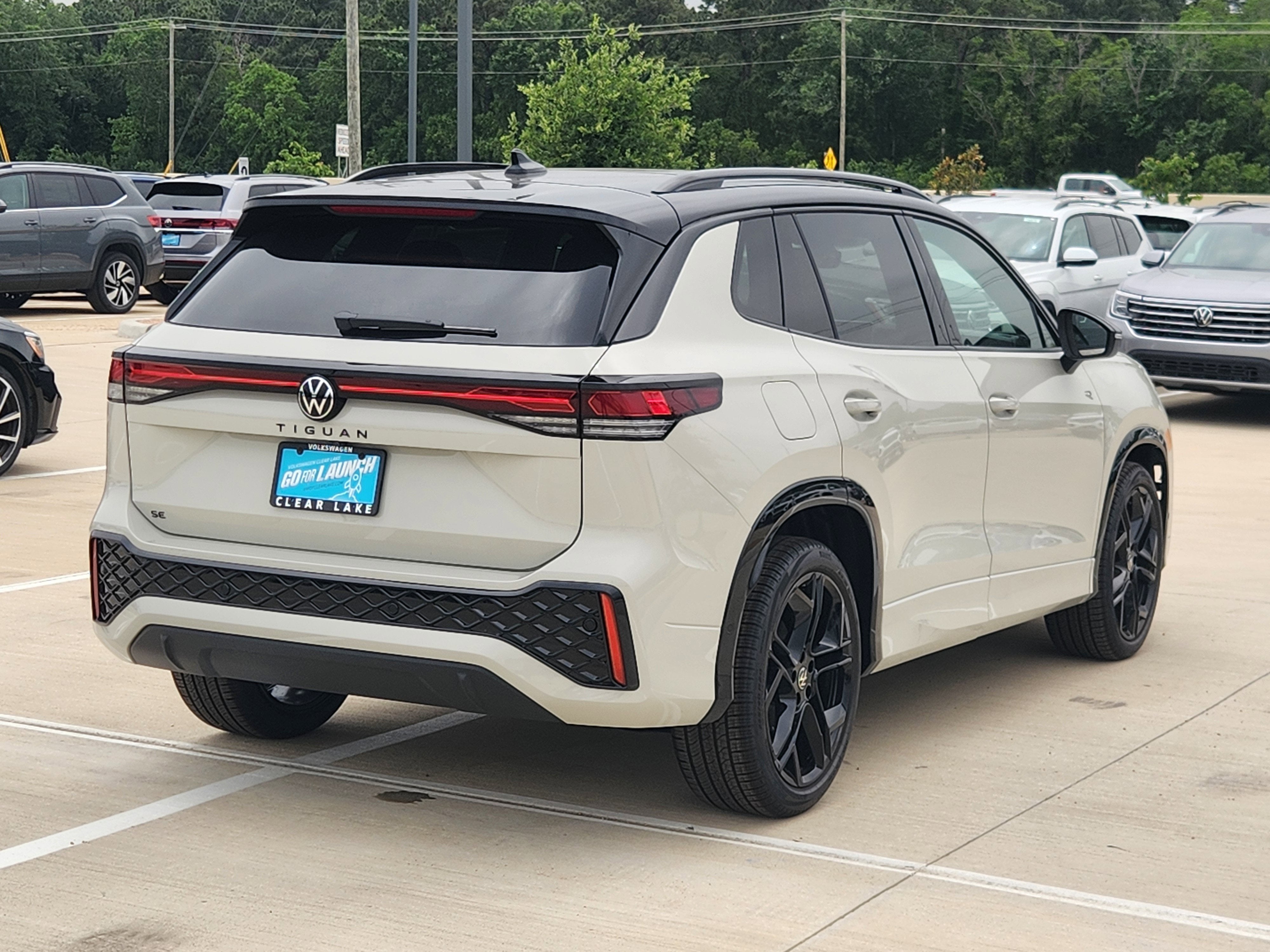 2026 Volkswagen Tiguan SE R-Line Black