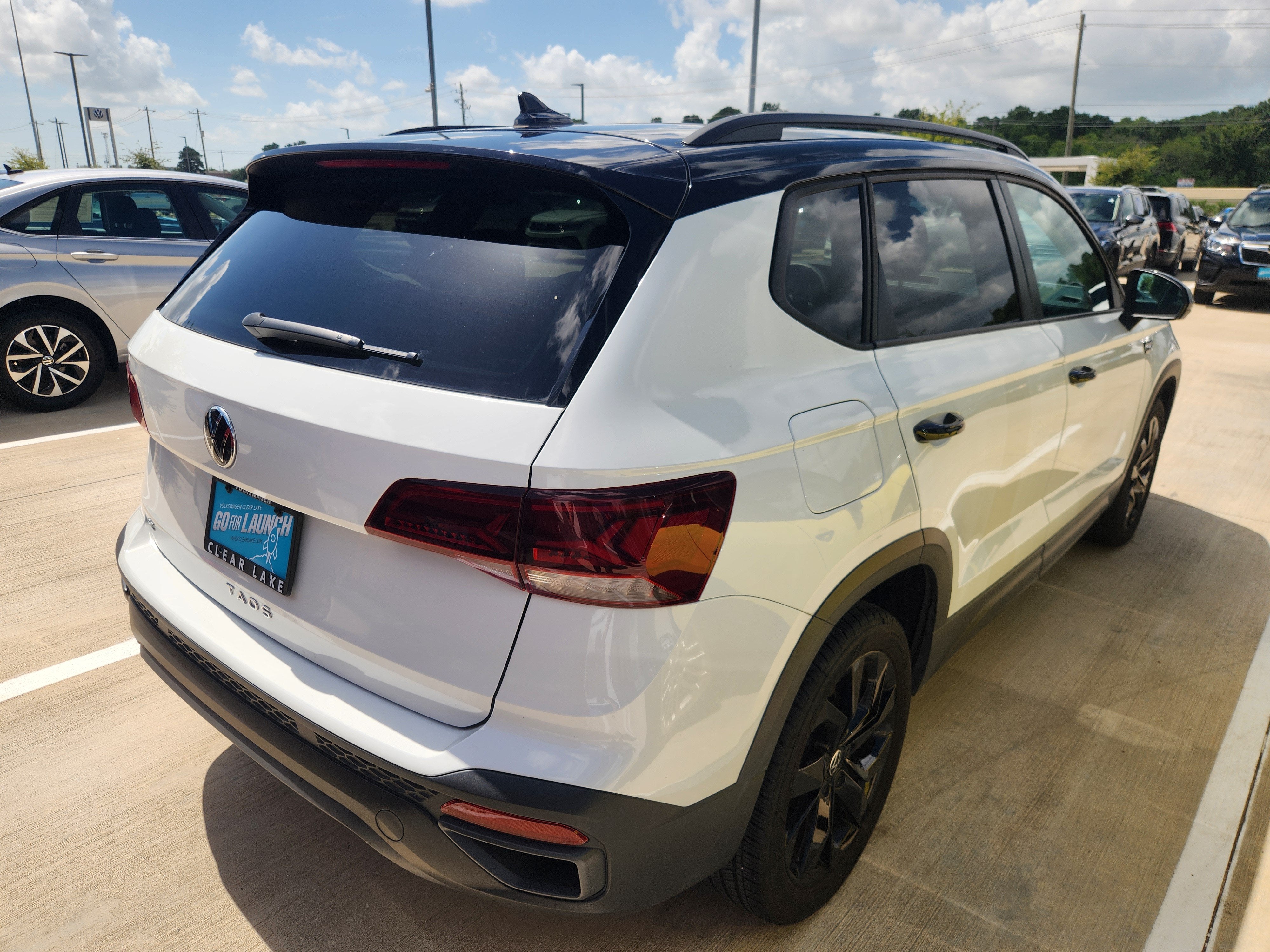 2024 Volkswagen Taos SE Black