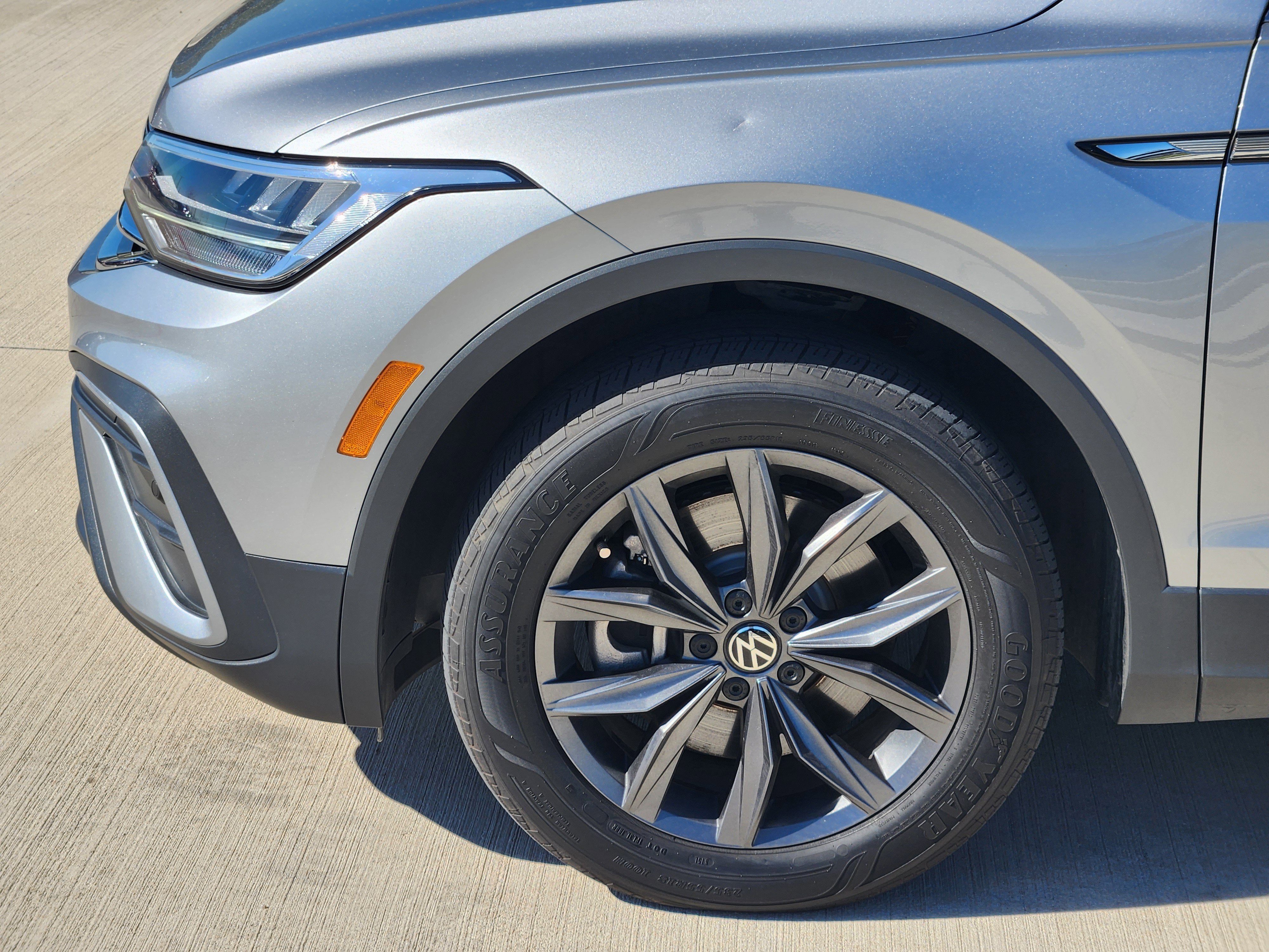 2023 Volkswagen Tiguan SE