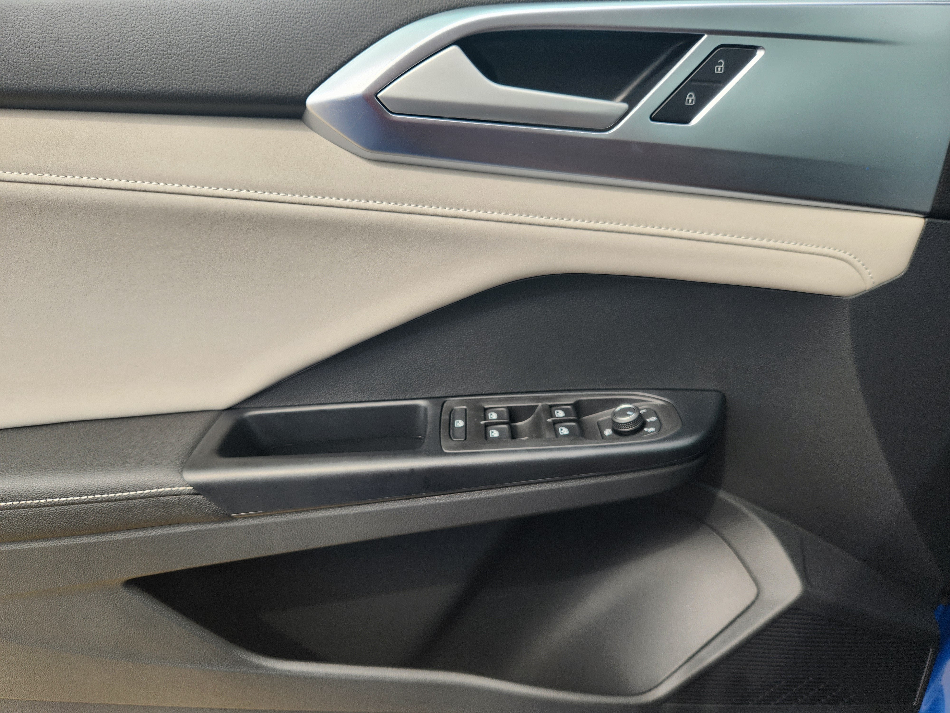 2027 Volkswagen Taos SE