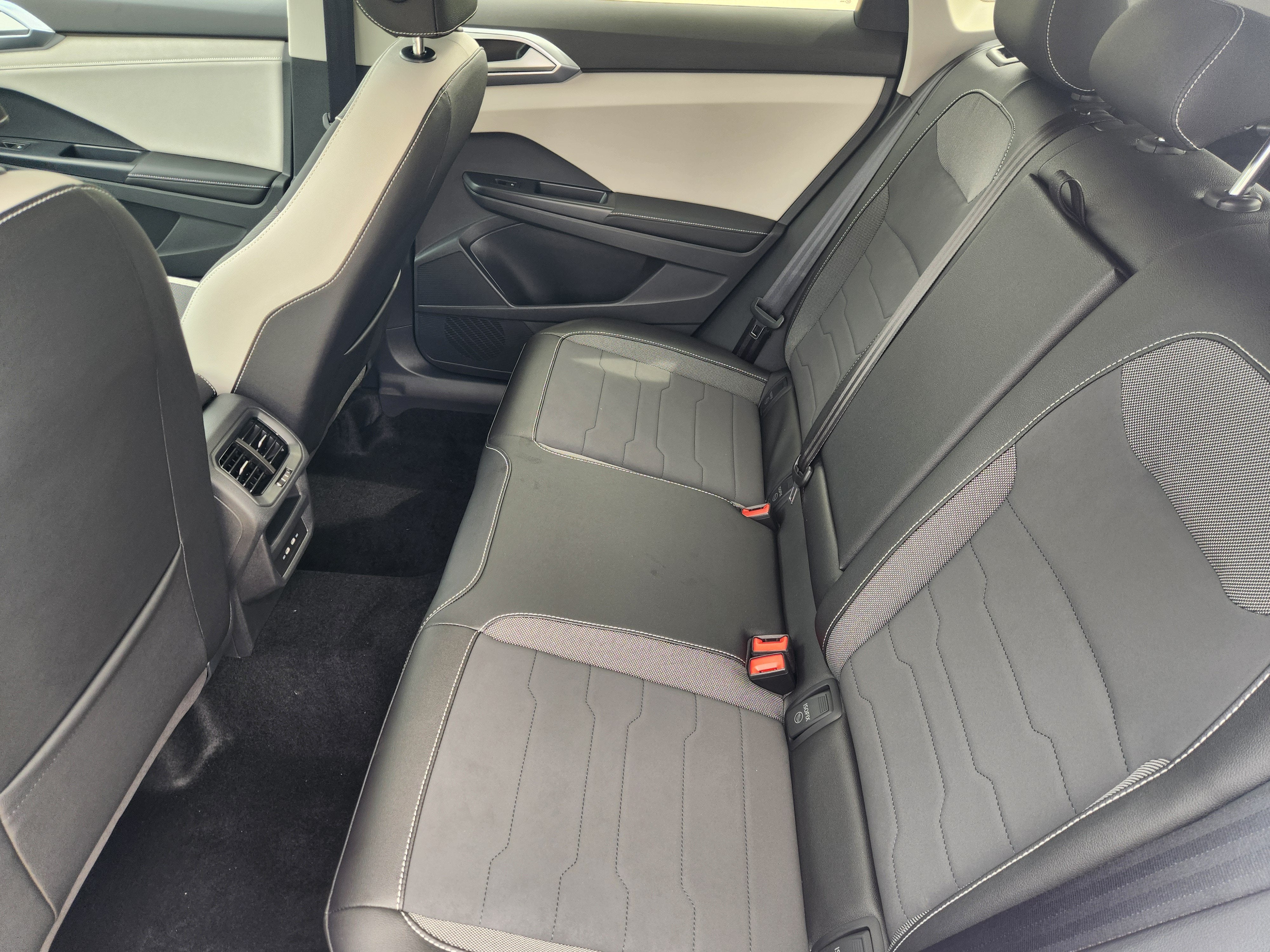 2027 Volkswagen Taos SE