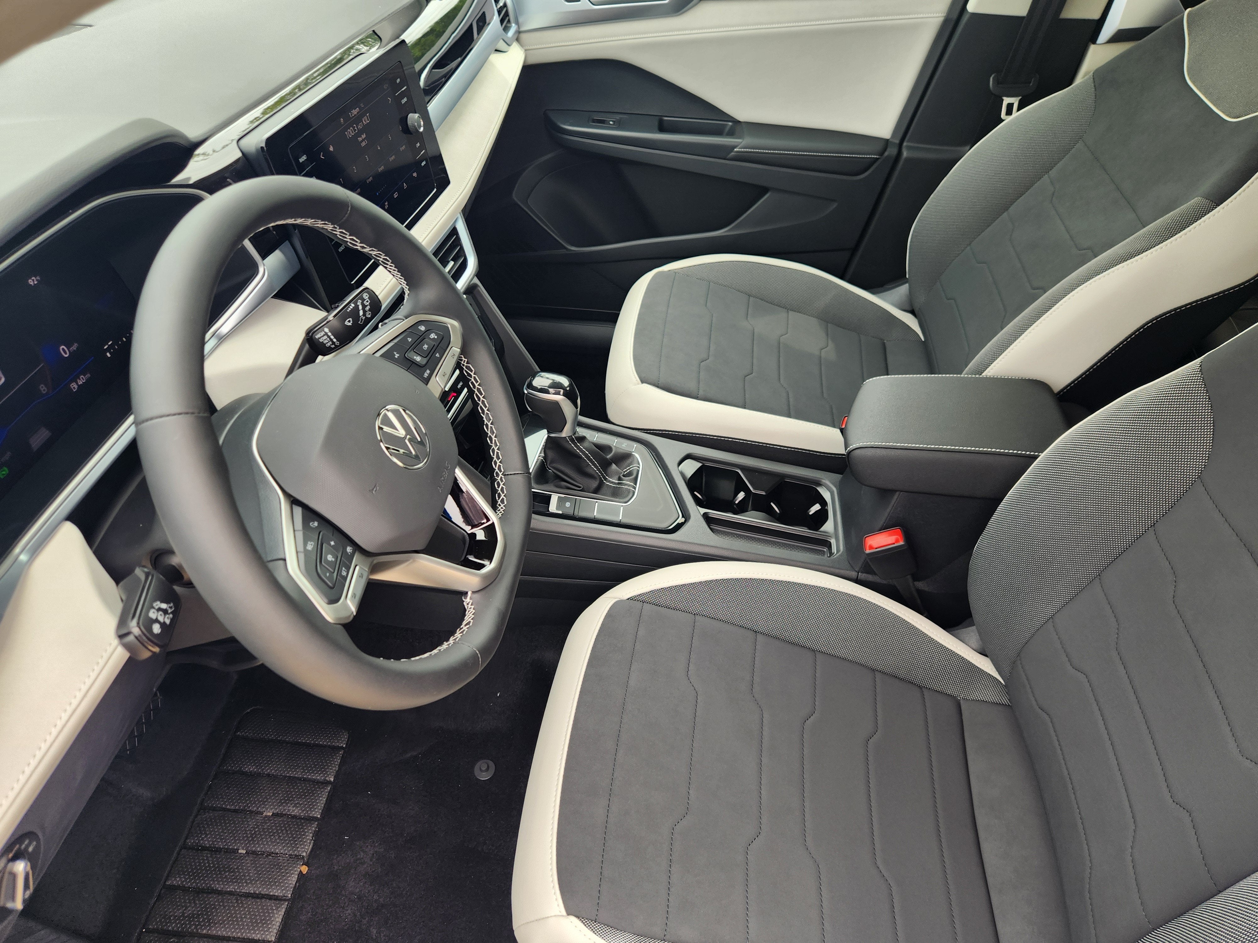 2027 Volkswagen Taos SE