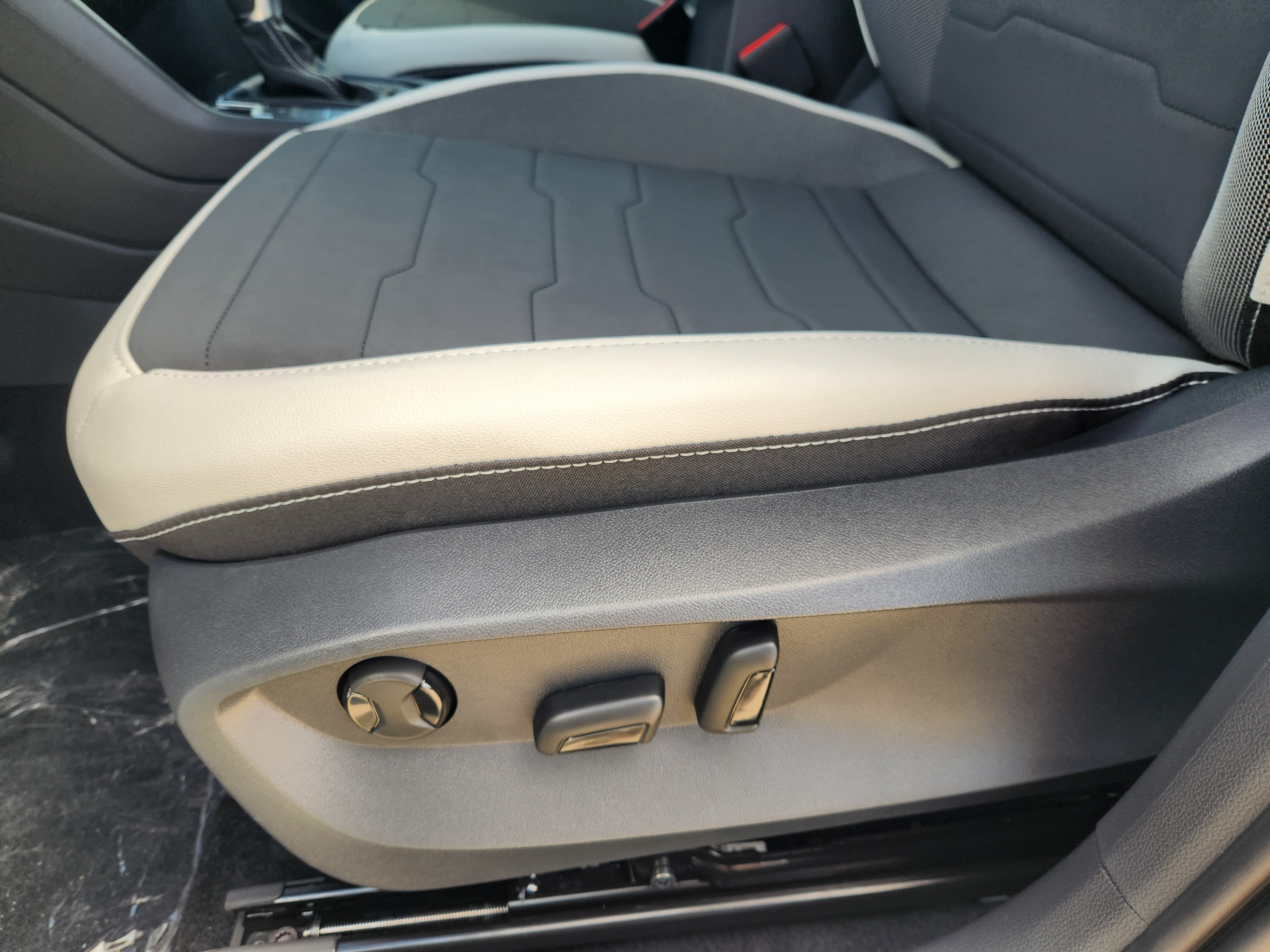 2027 Volkswagen Taos SE
