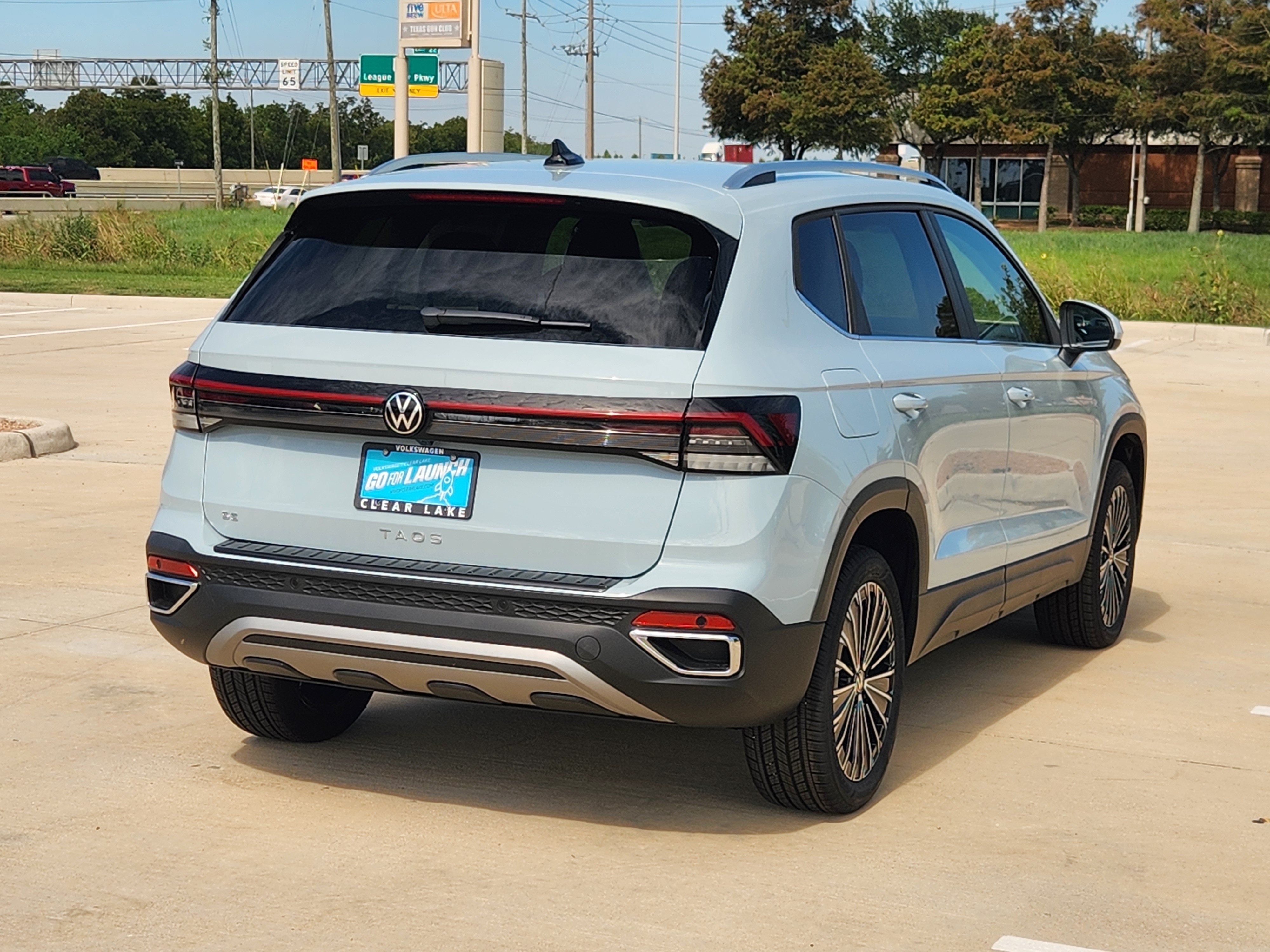 2027 Volkswagen Taos SE