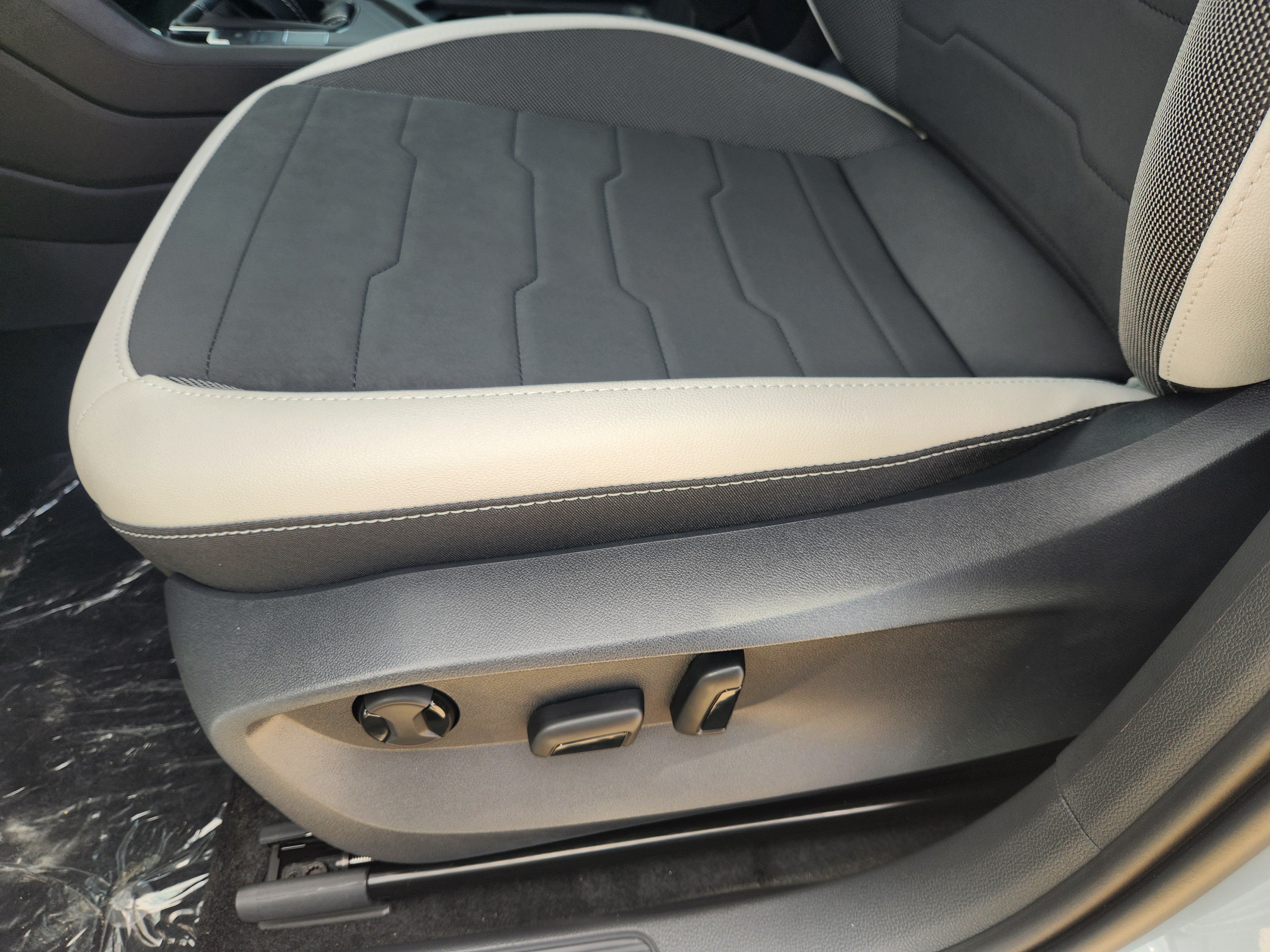 2027 Volkswagen Taos SE