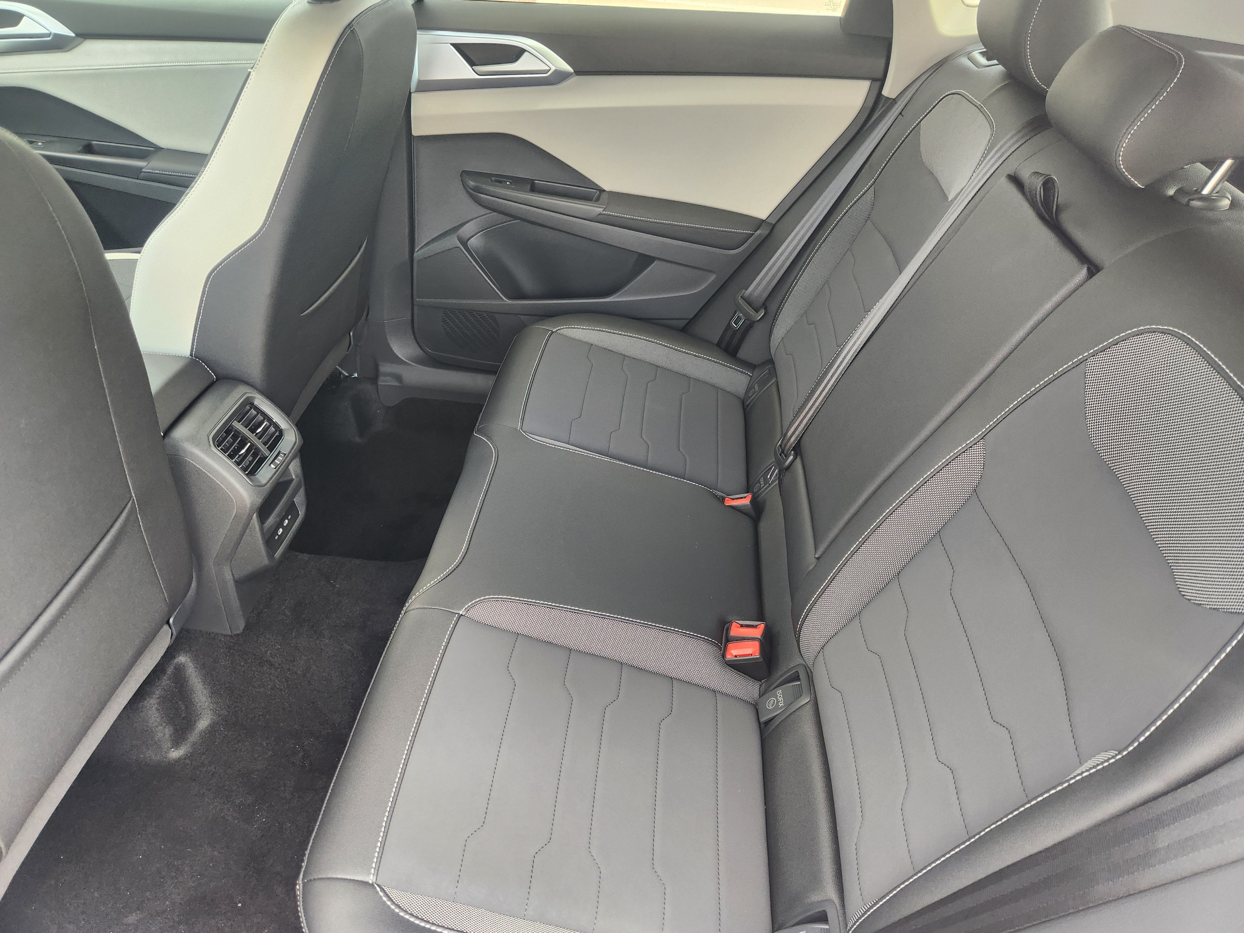2027 Volkswagen Taos SE