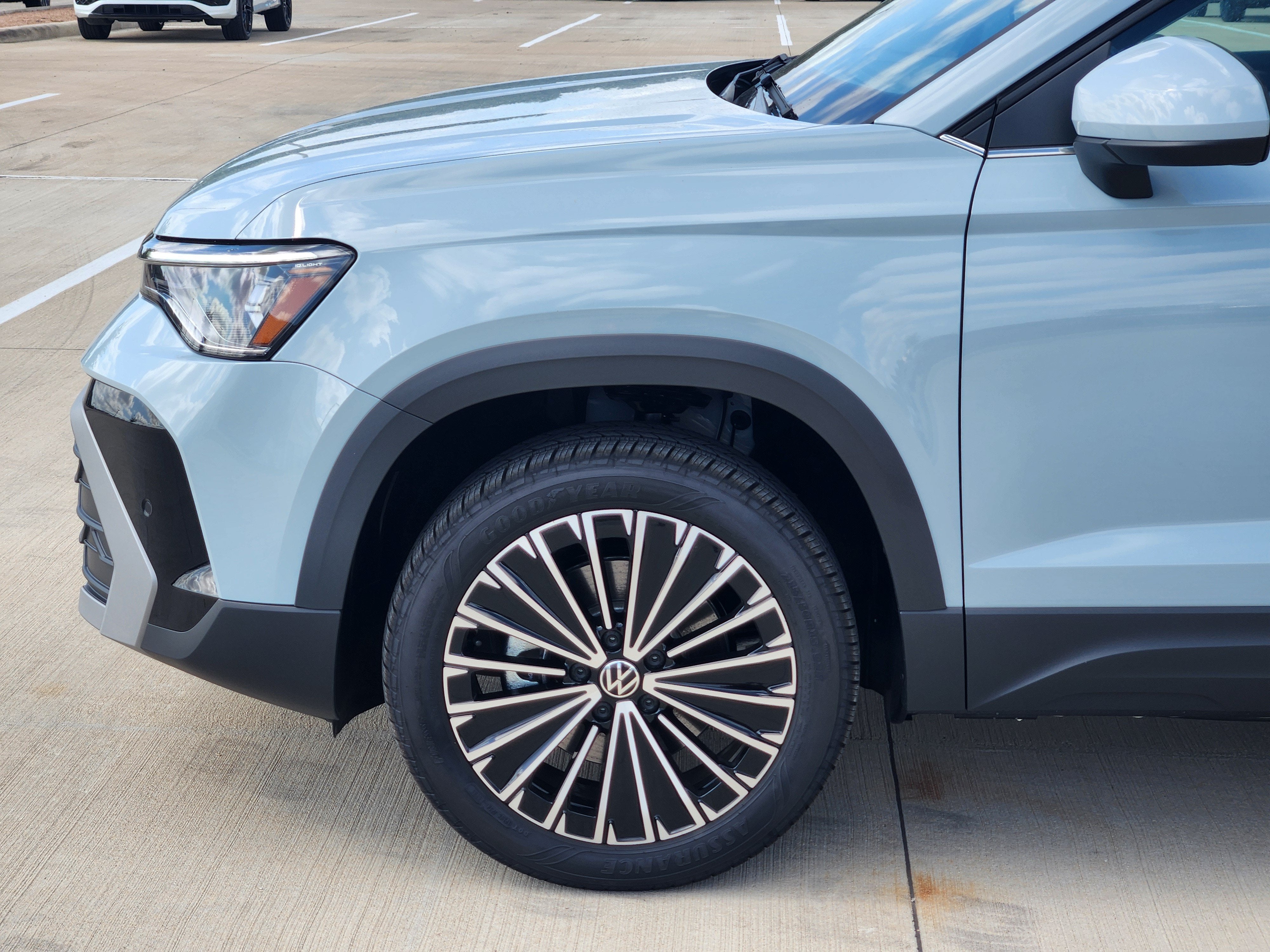 2027 Volkswagen Taos SE