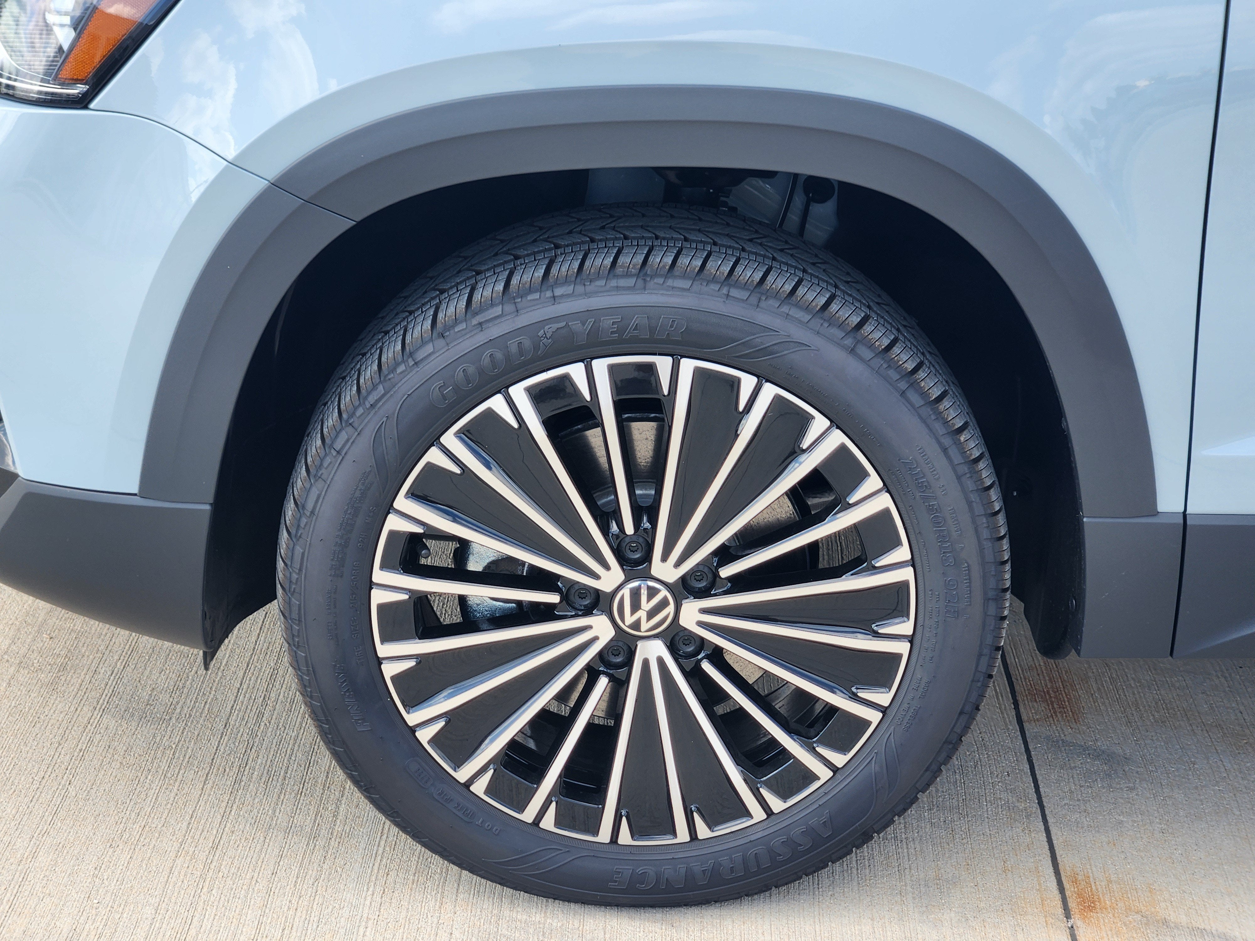 2027 Volkswagen Taos SE