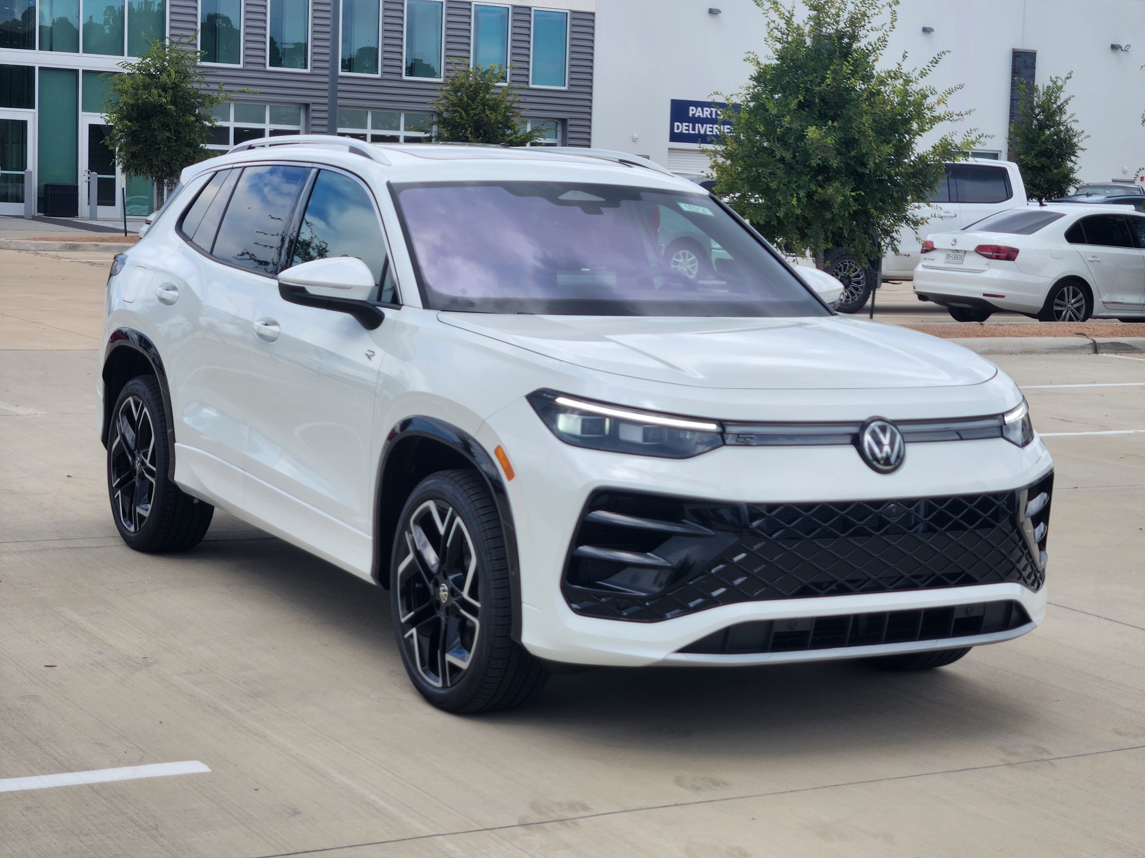 2026 Volkswagen Tiguan SEL R-Line Turbo