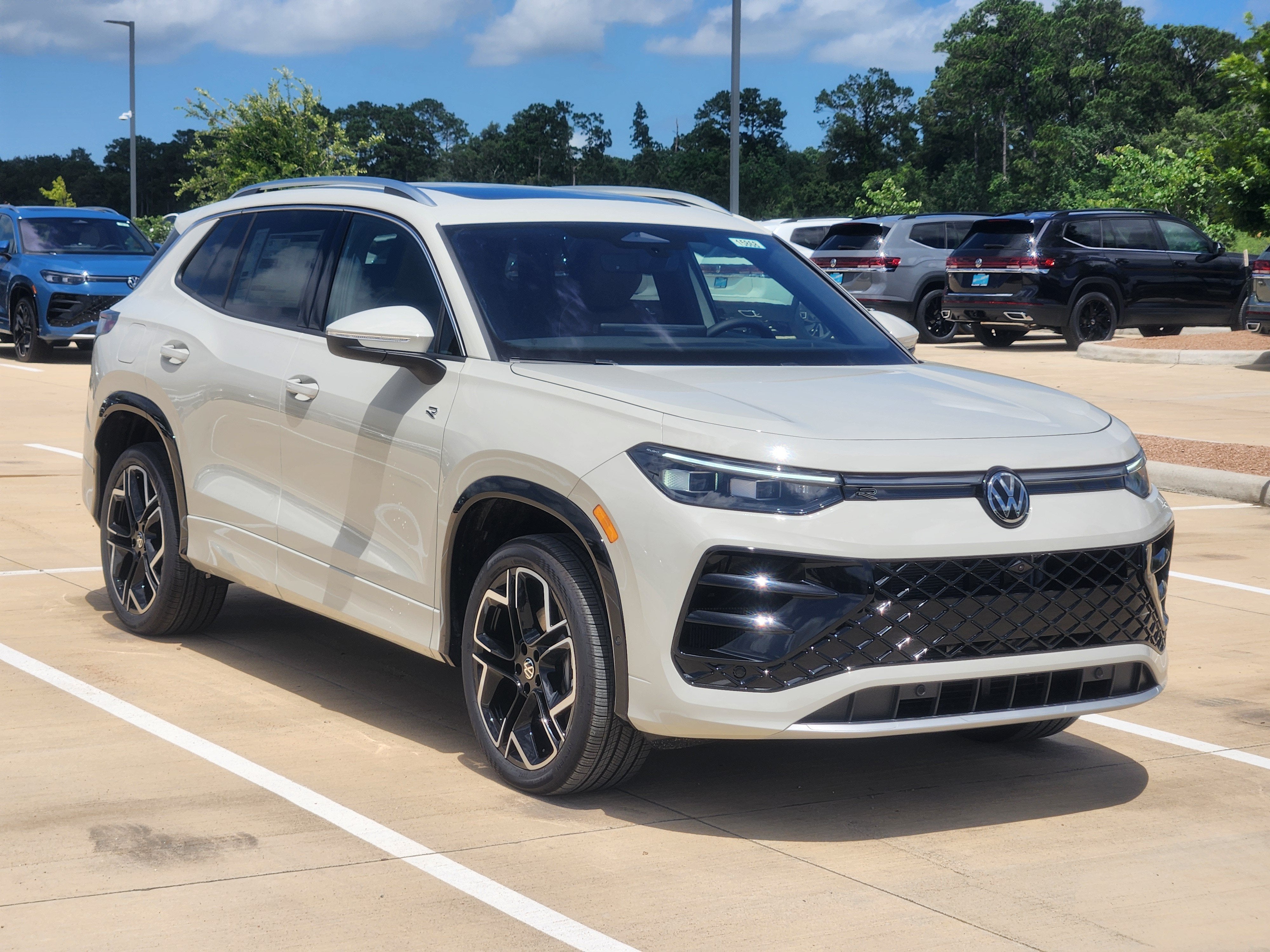 2026 Volkswagen Tiguan SEL R-Line Turbo