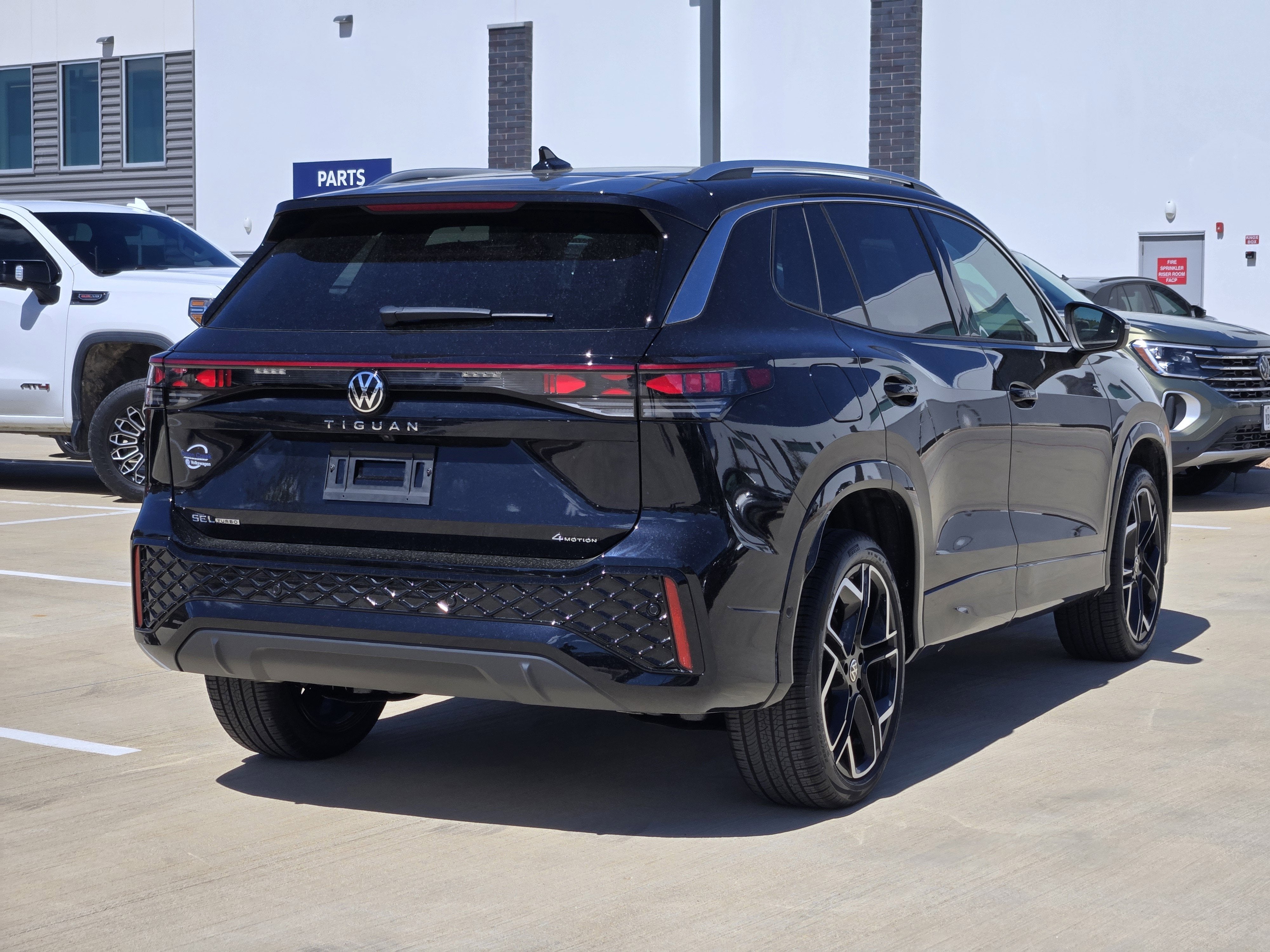 2026 Volkswagen Tiguan SEL R-Line Turbo