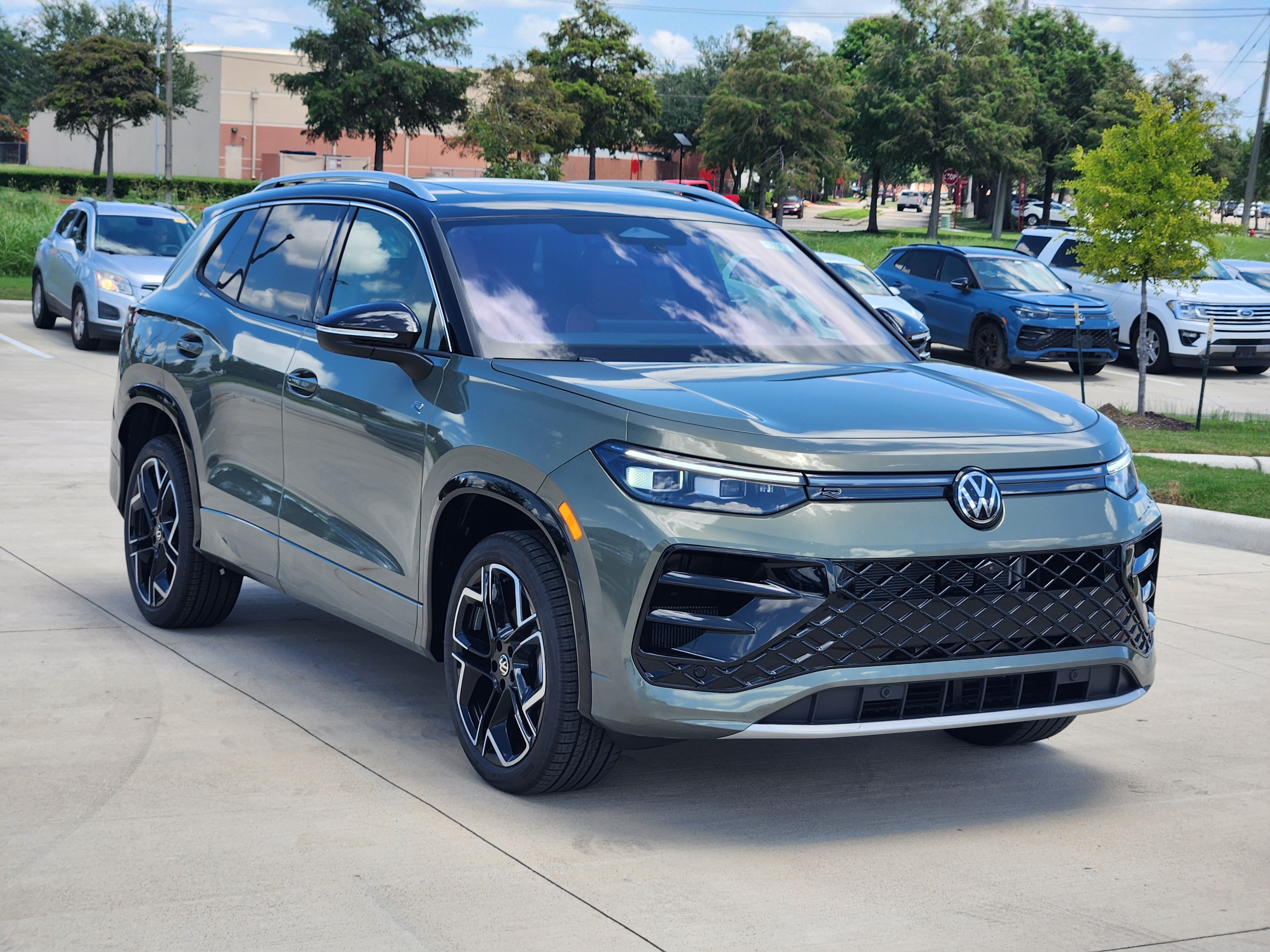 2026 Volkswagen Tiguan SEL R-Line Turbo