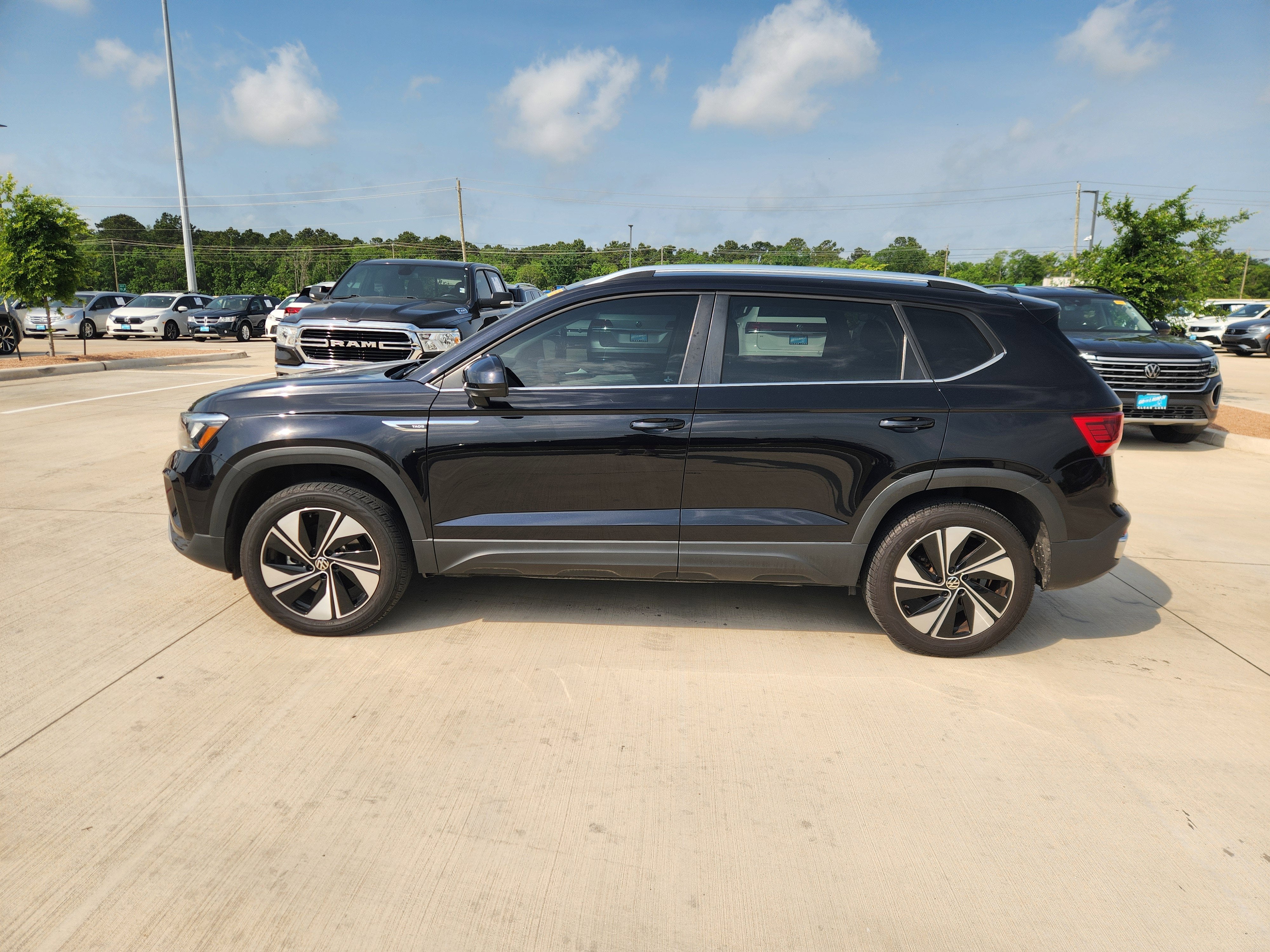 2024 Volkswagen Taos SE