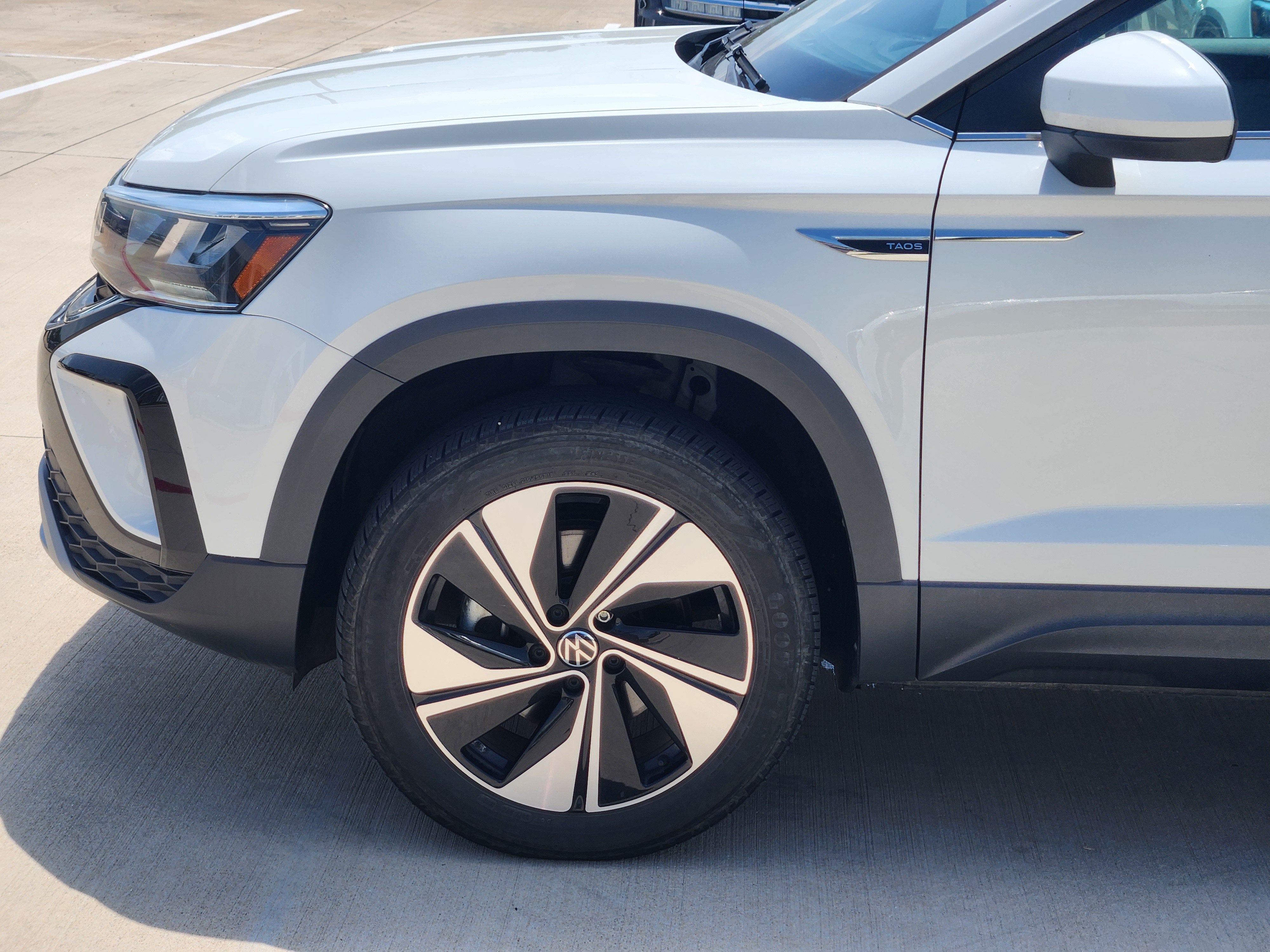 2024 Volkswagen Taos SE