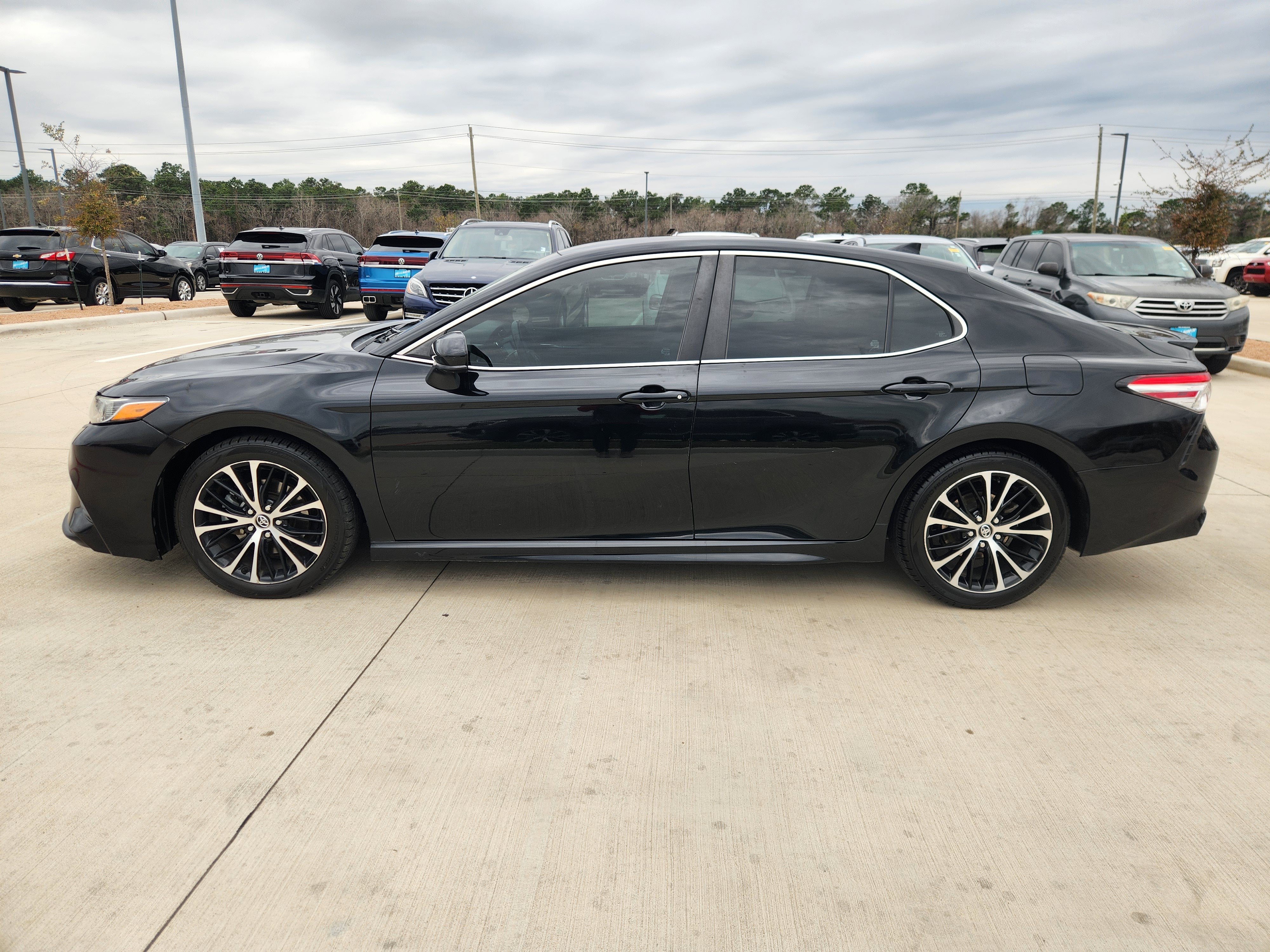 2020 Toyota Camry SE