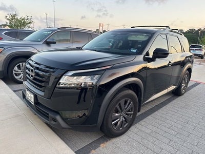 2022 Nissan Pathfinder SV