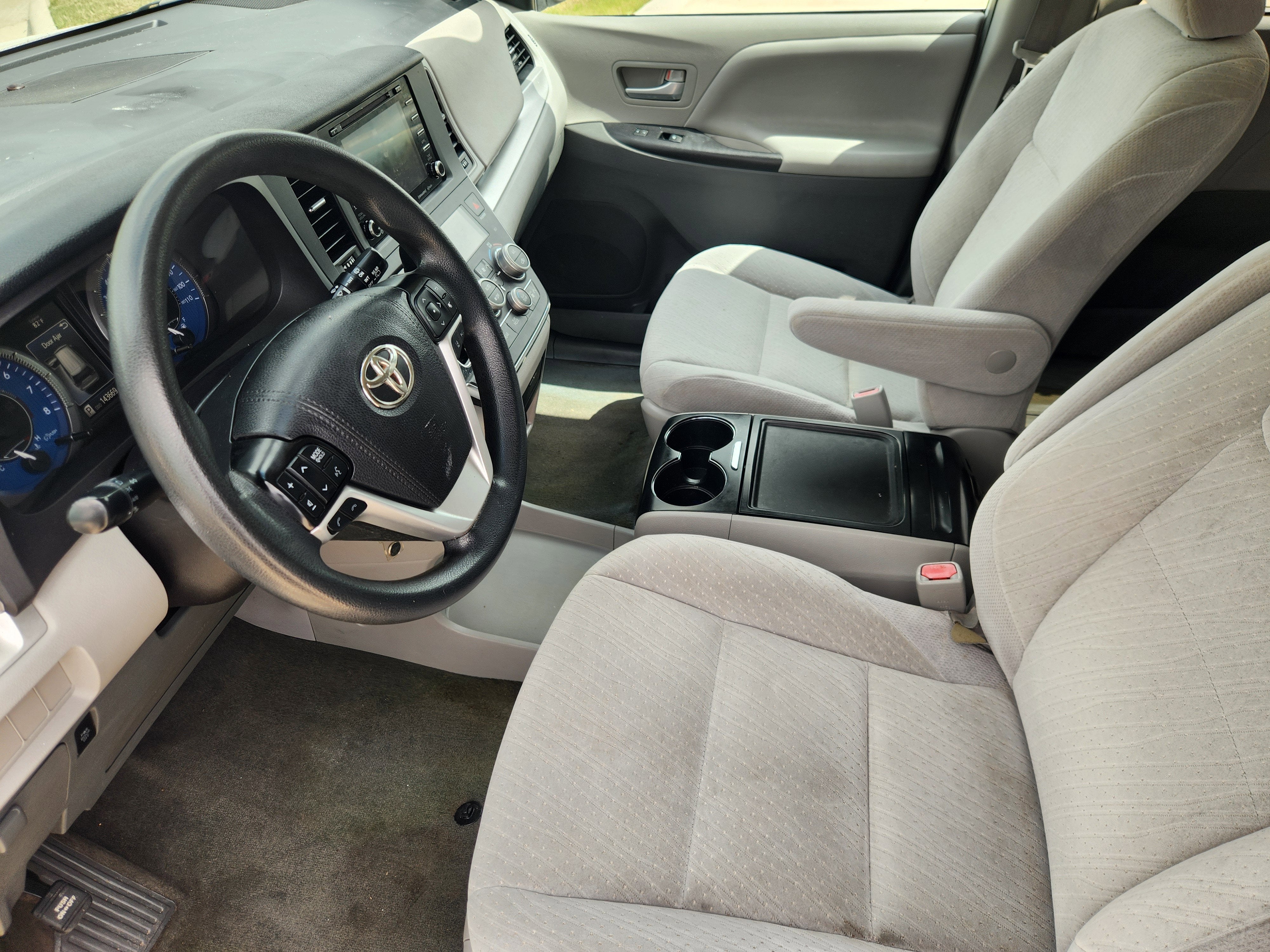 2019 Toyota Sienna LE