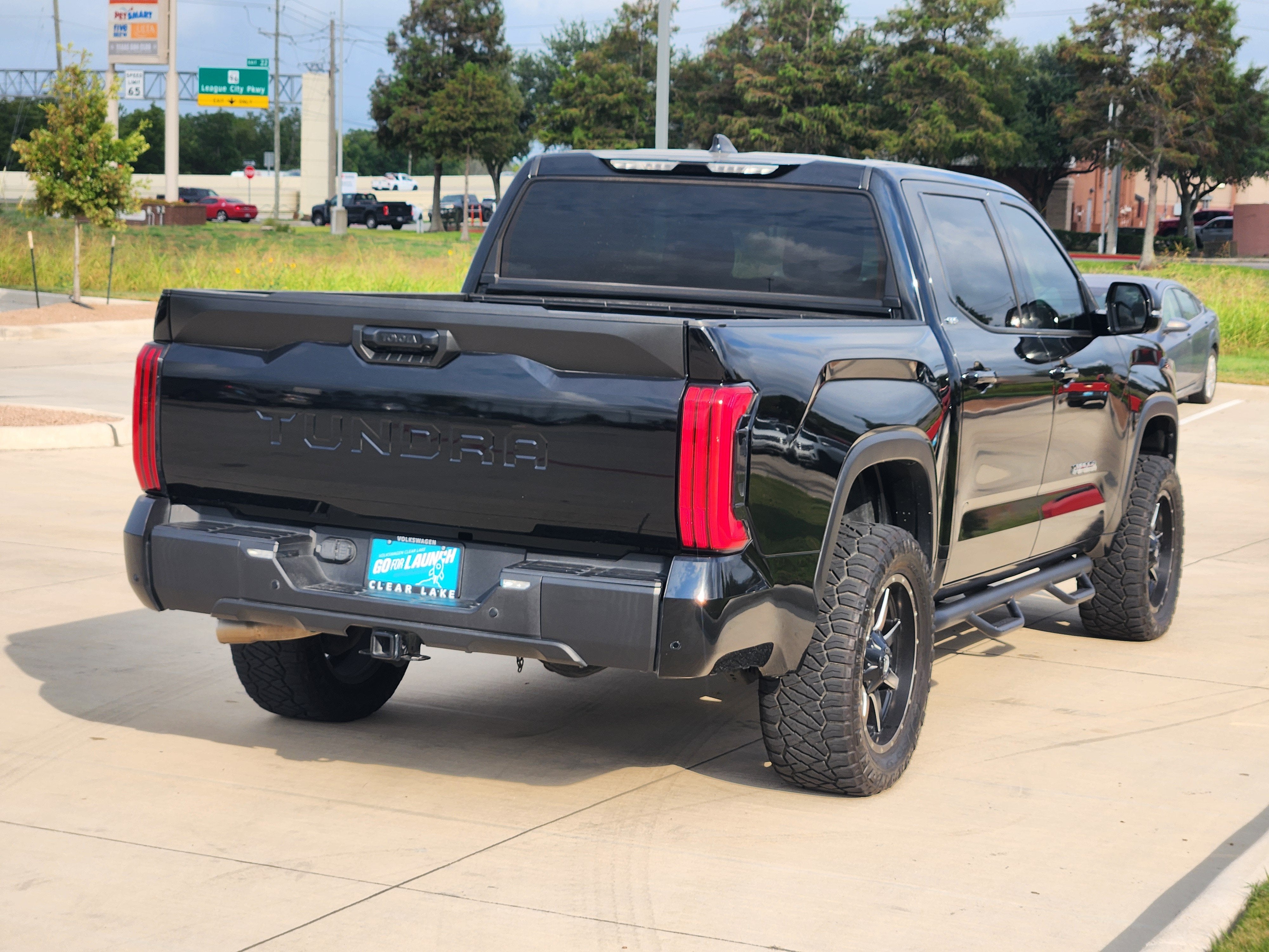 2022 Toyota Tundra 2WD SR5