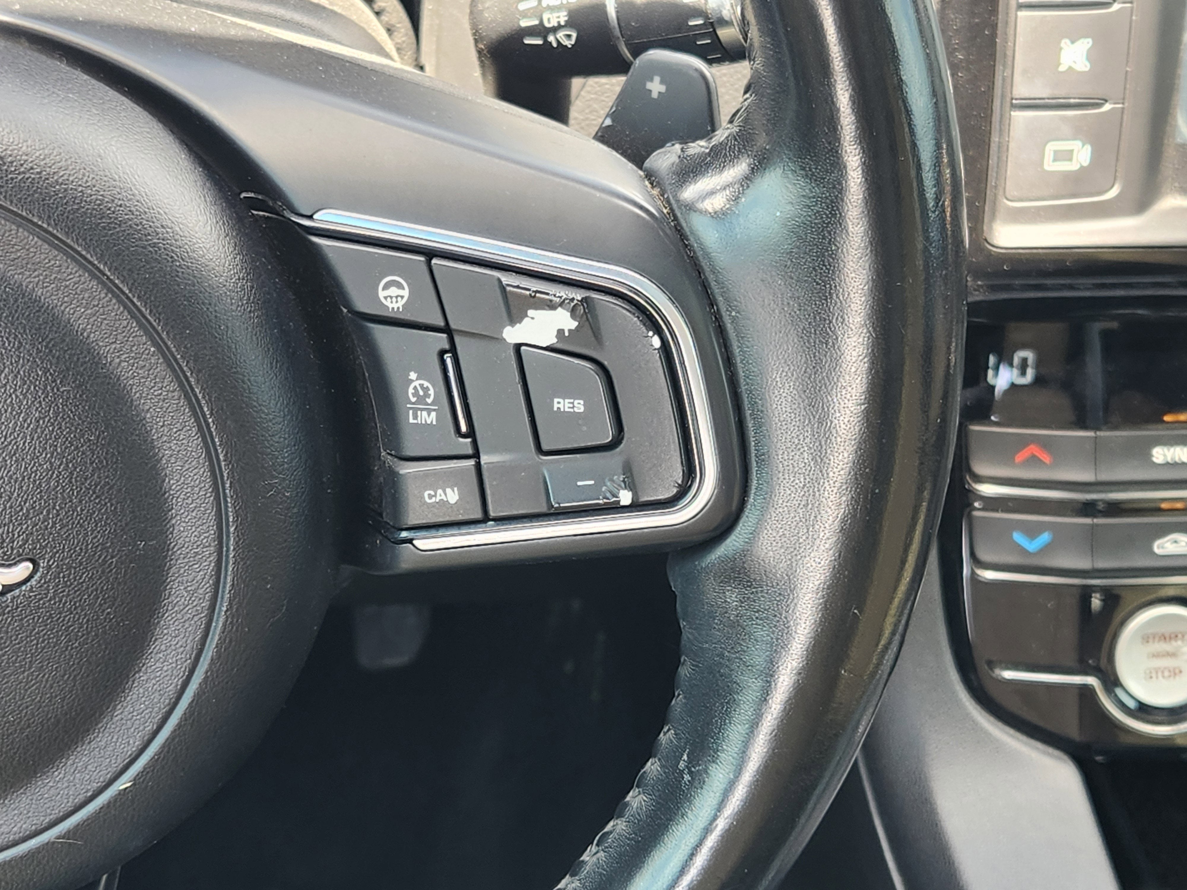 2018 Jaguar F-PACE 25t Premium