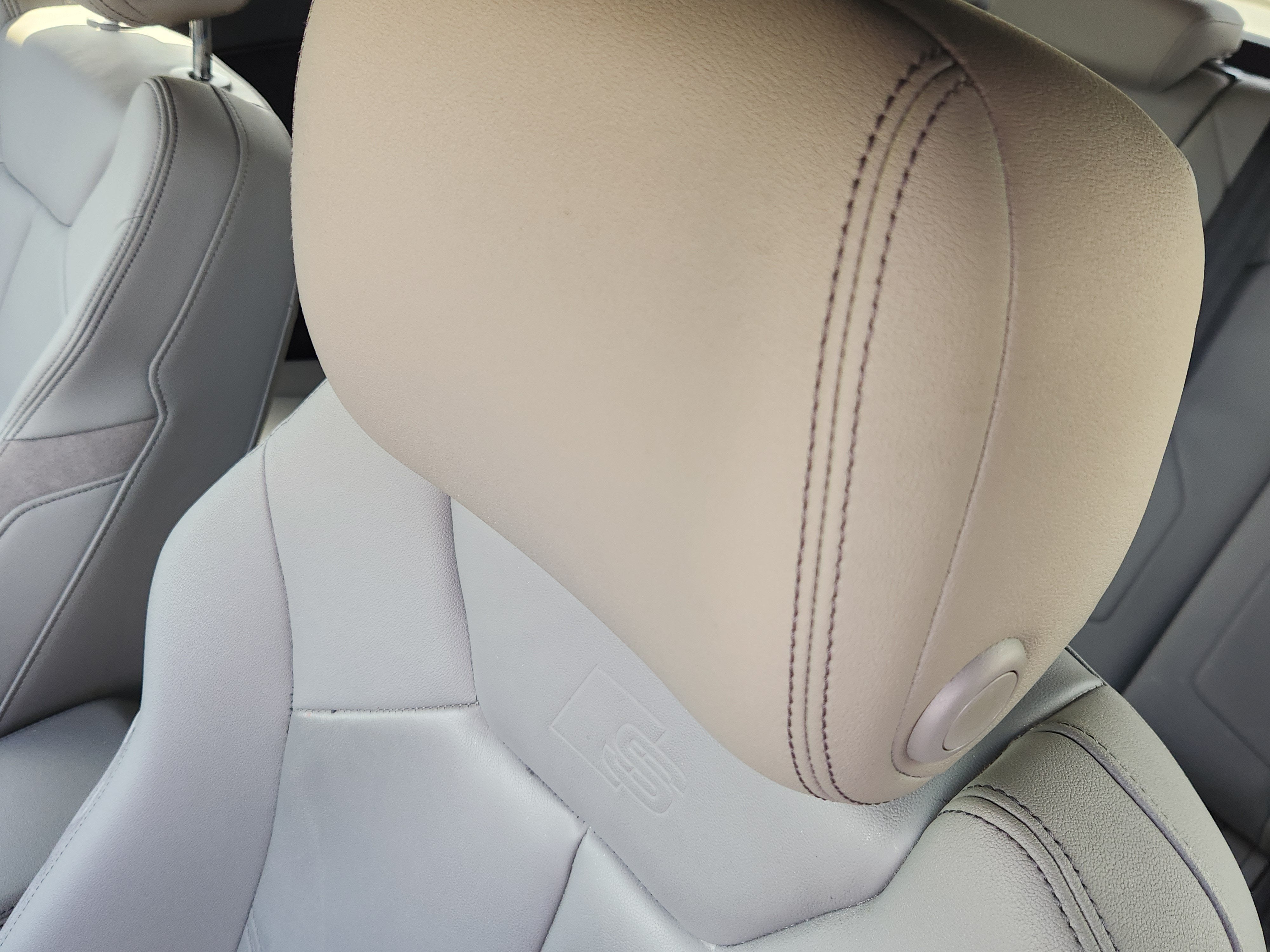 2022 Audi Q3 S line Premium
