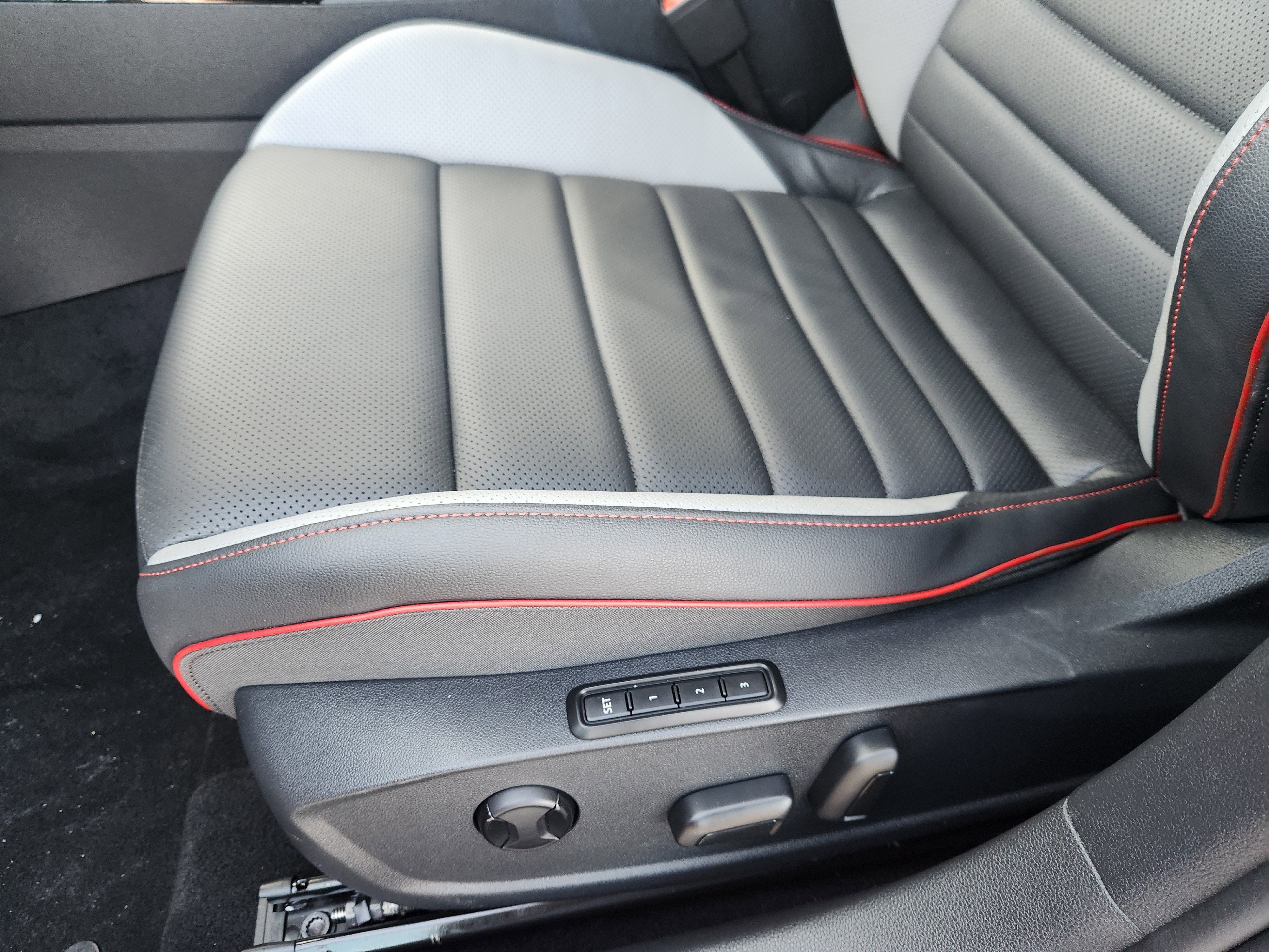 2024 Volkswagen Golf GTI Autobahn