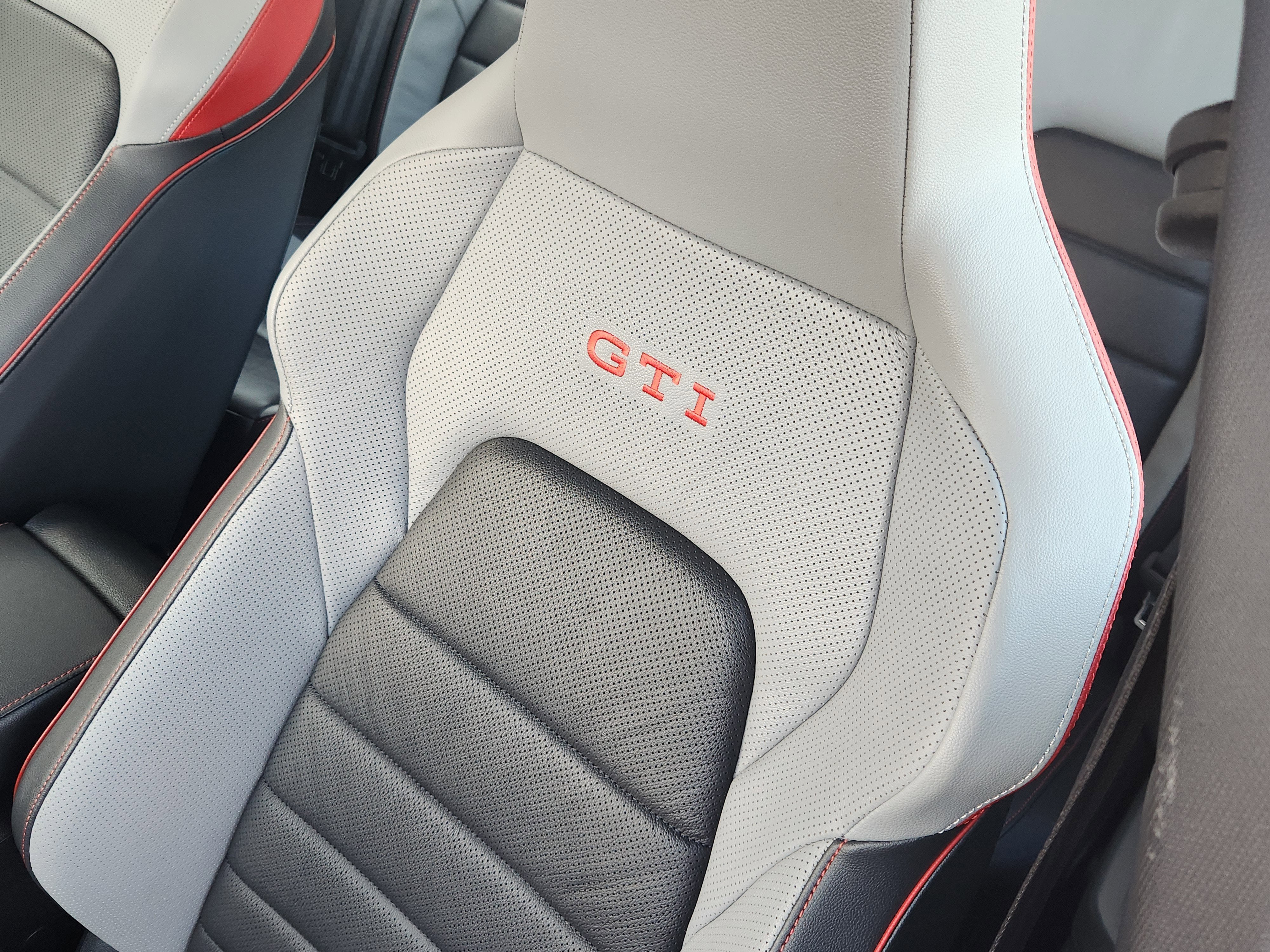 2024 Volkswagen Golf GTI Autobahn