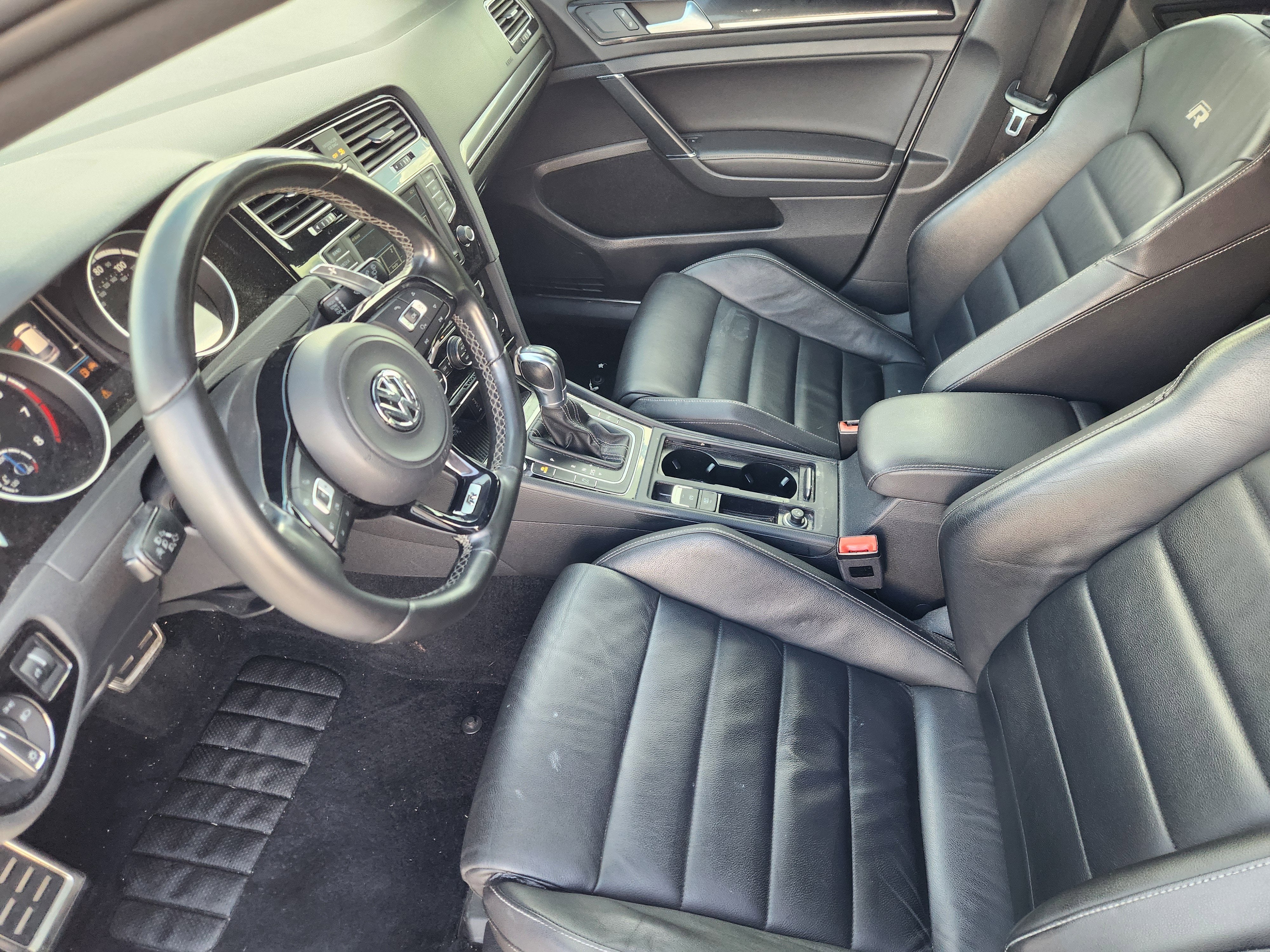 2017 Volkswagen Golf R DCC & Navigation 4Motion