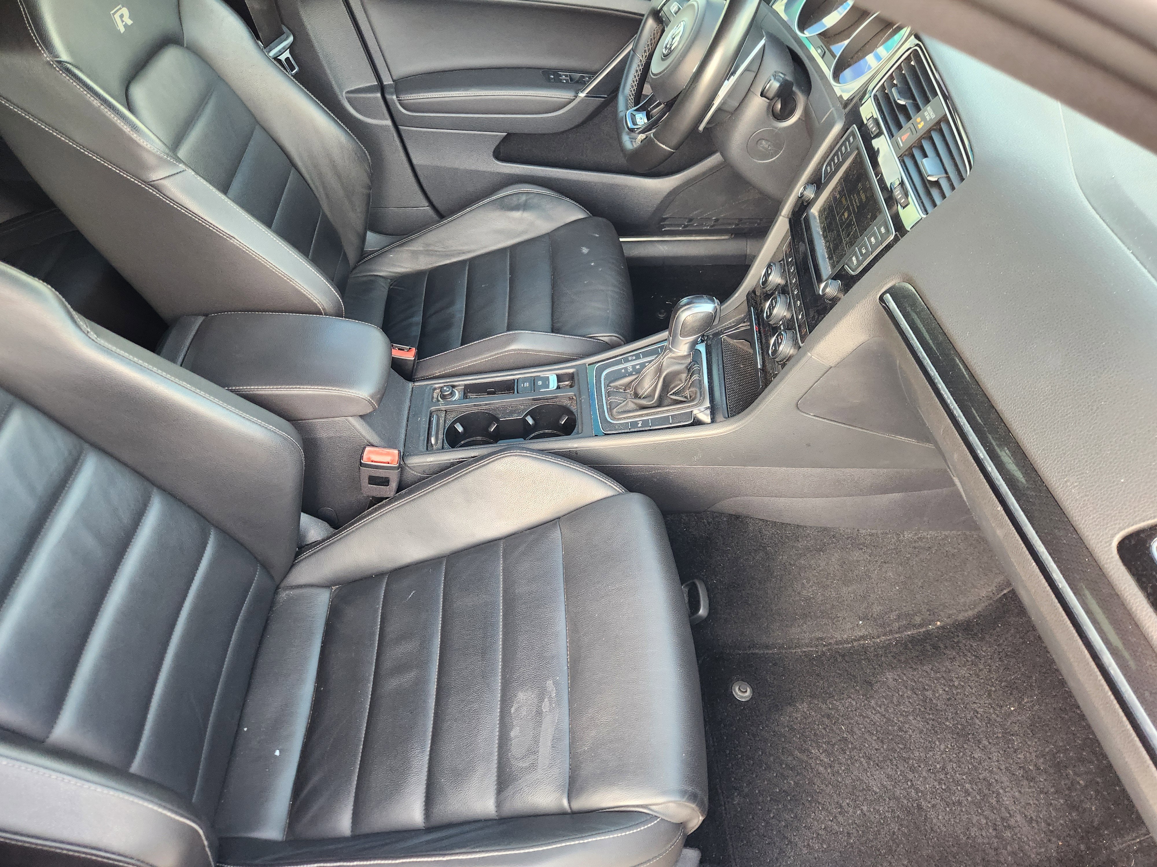2017 Volkswagen Golf R DCC & Navigation 4Motion