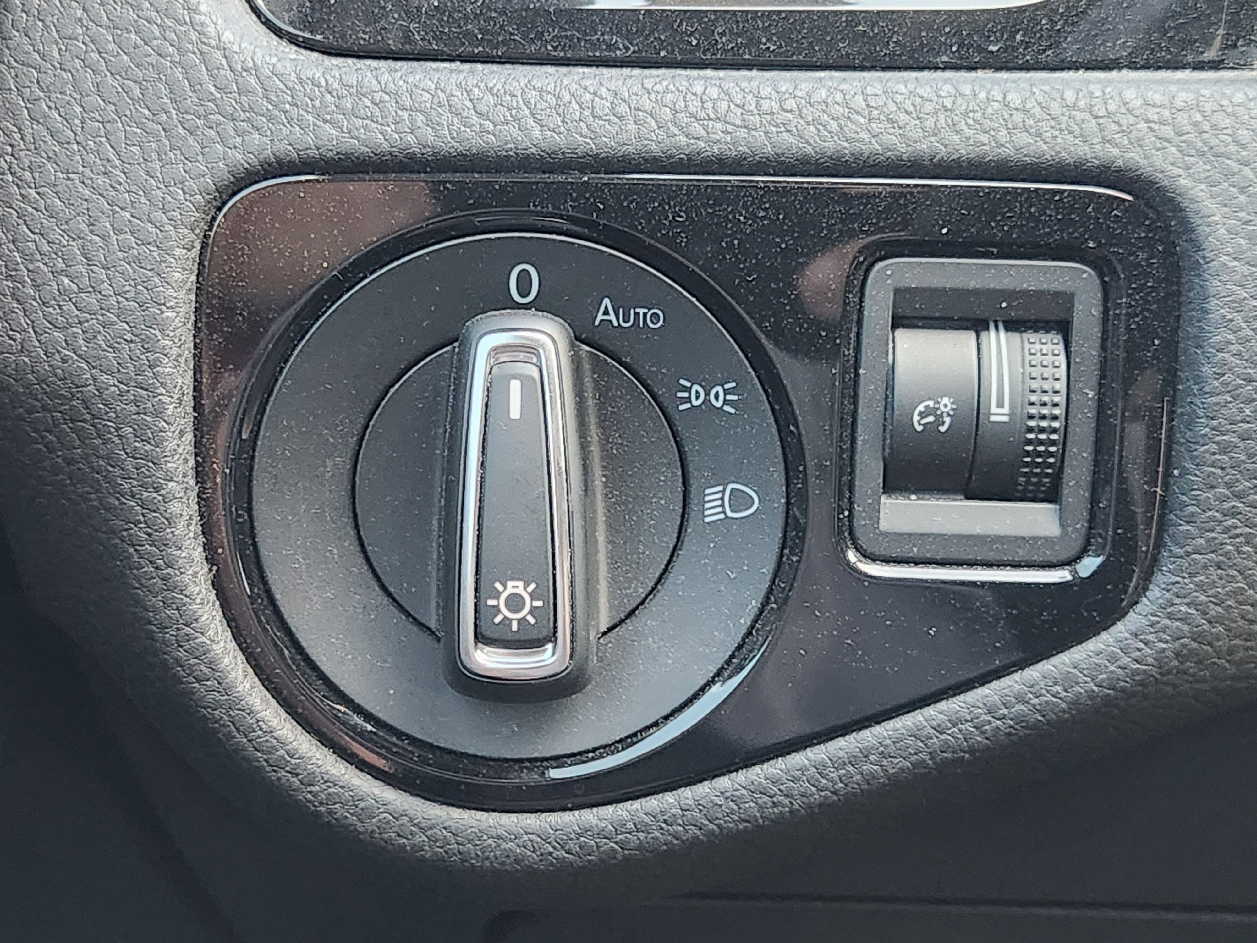 2017 Volkswagen Golf R DCC & Navigation 4Motion