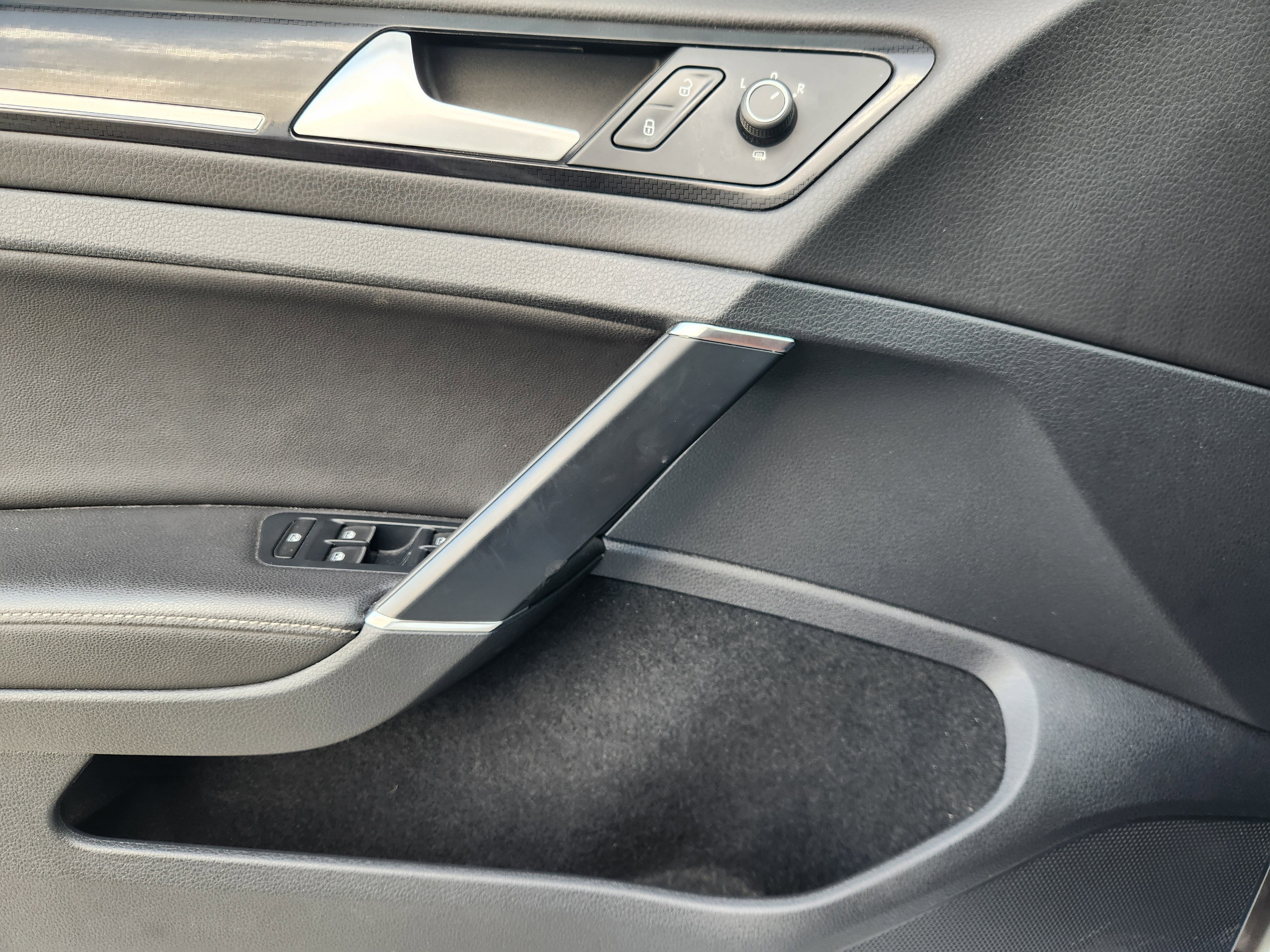 2017 Volkswagen Golf R DCC & Navigation 4Motion