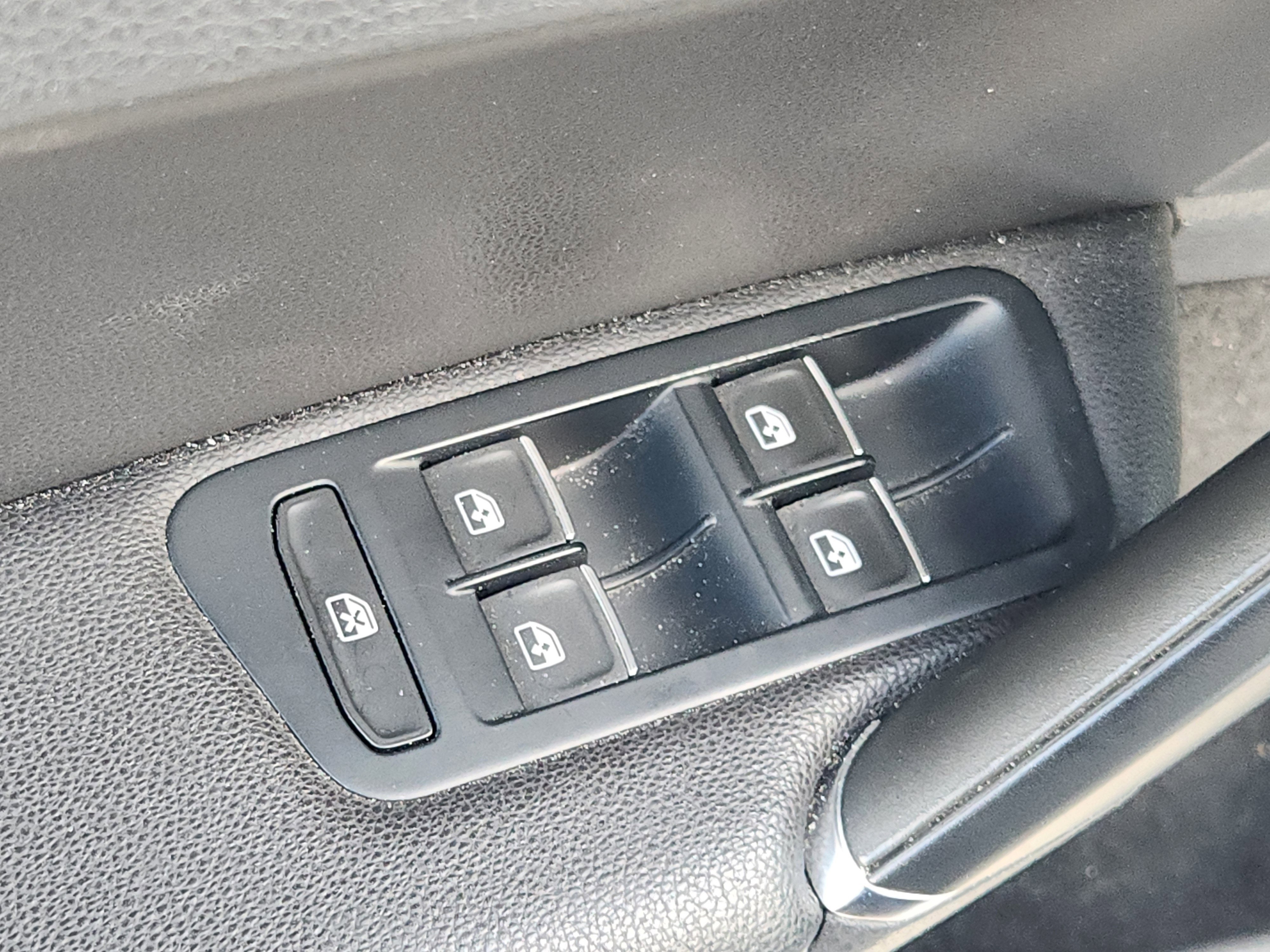 2017 Volkswagen Golf R DCC & Navigation 4Motion