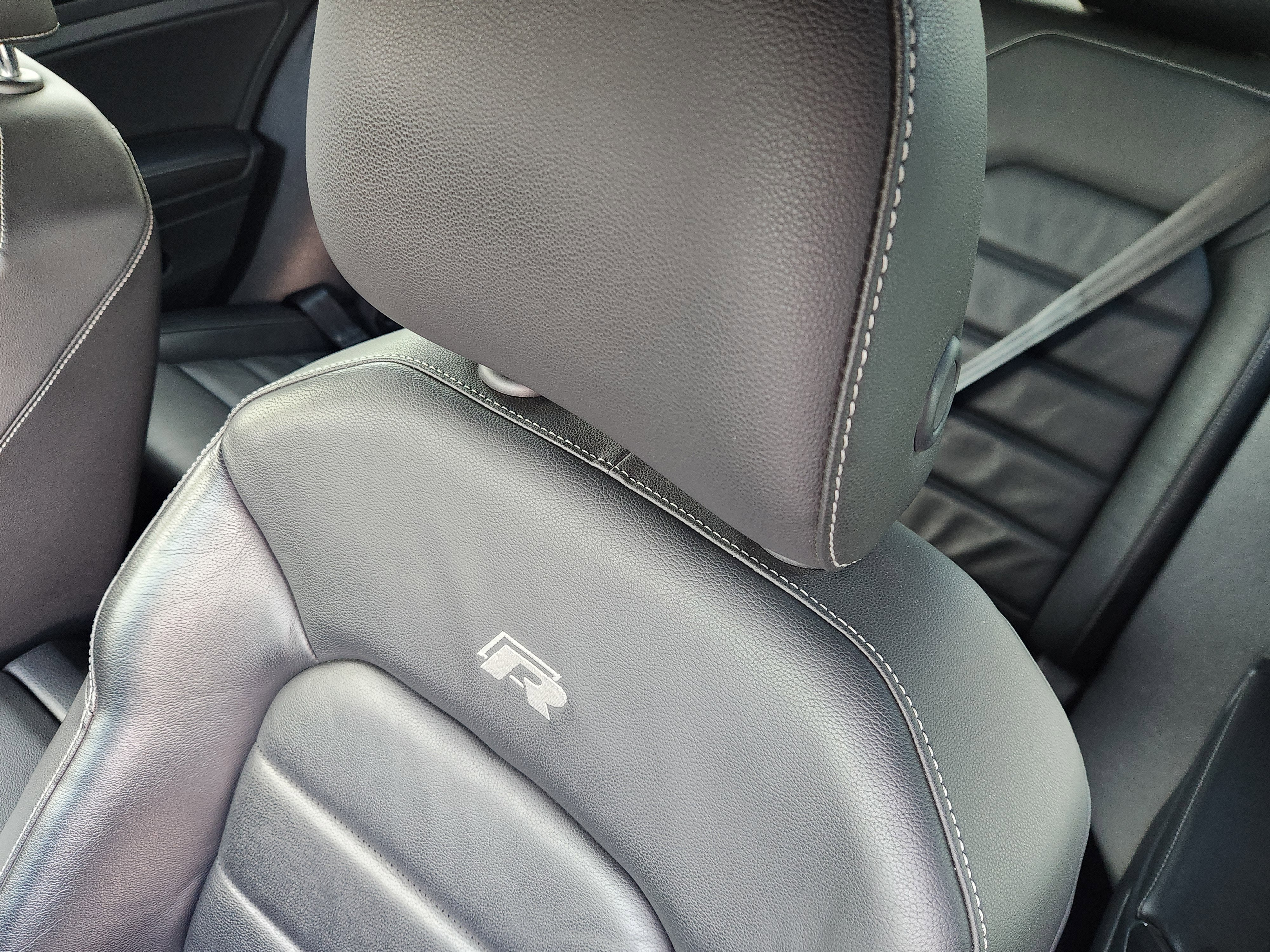 2017 Volkswagen Golf R DCC & Navigation 4Motion