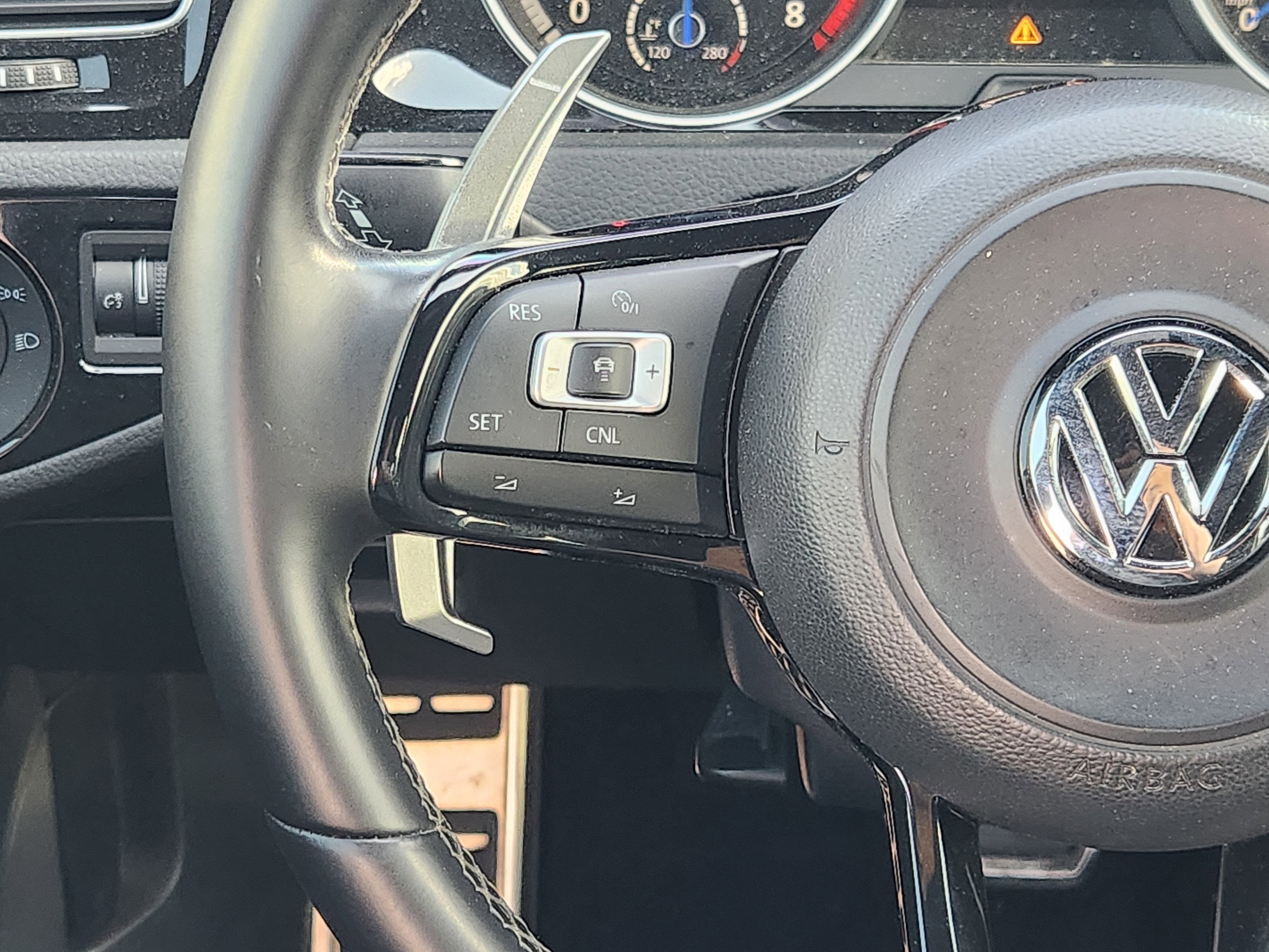 2017 Volkswagen Golf R DCC & Navigation 4Motion