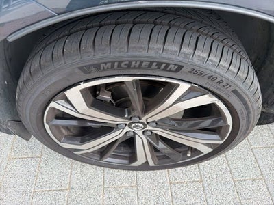 2023 Volvo XC60 Ultimate Dark Theme