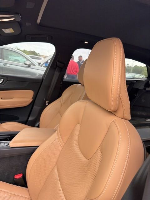 2023 Volvo XC60 Ultimate Dark Theme